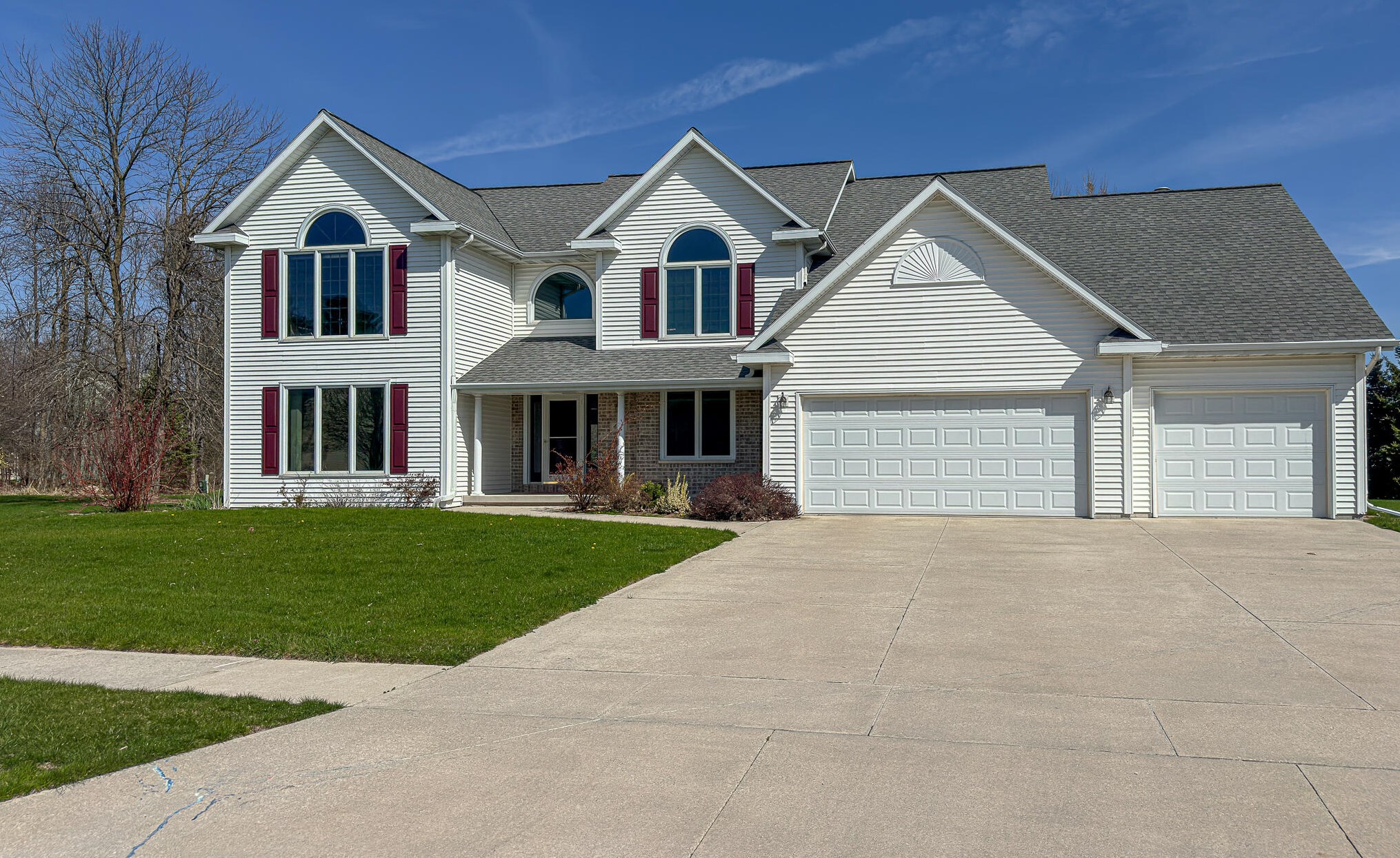 404 Stoney Brook Dr, Manitowoc, WI 54220-8998
