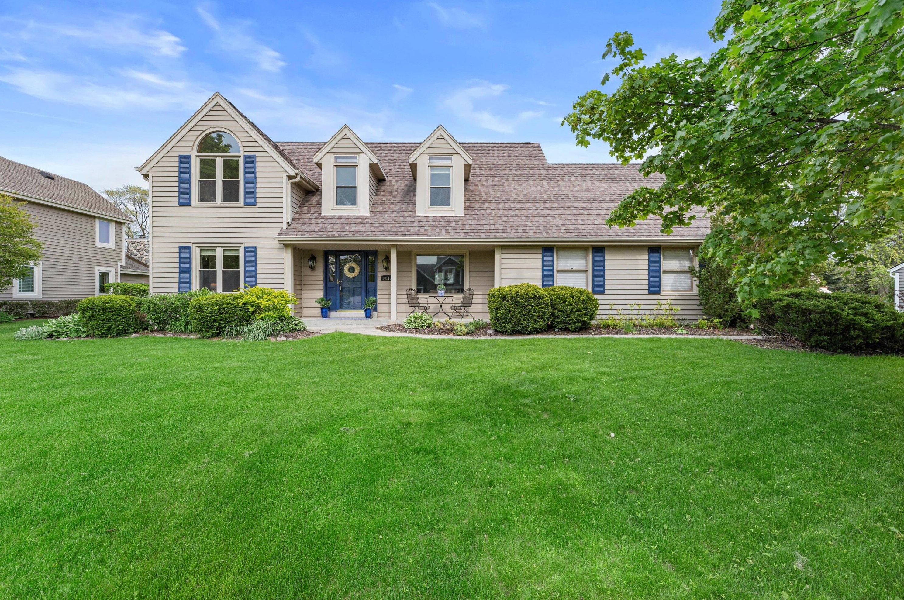 10116 N Foxkirk Dr, Thiensville, WI 53097
