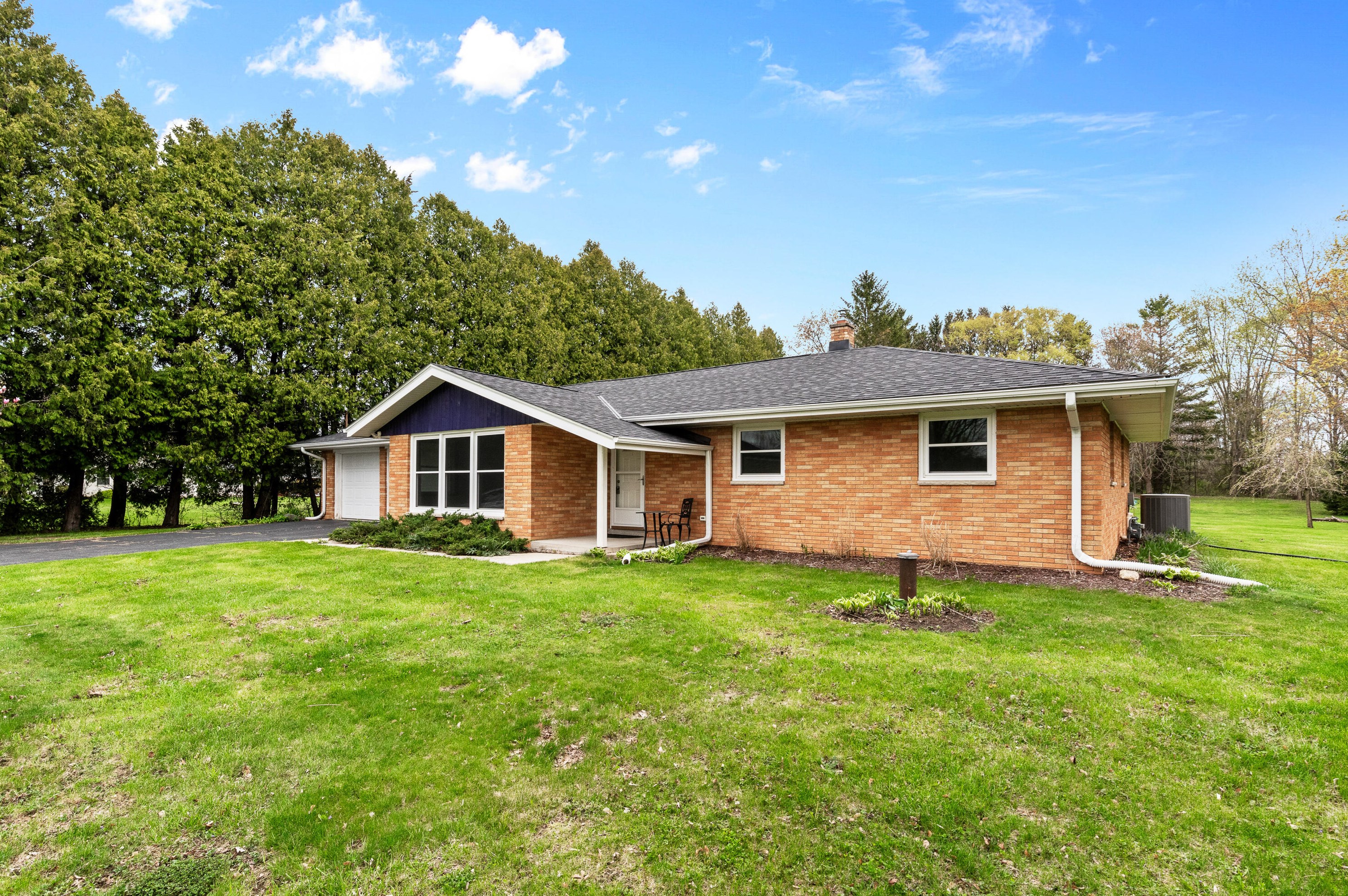 1362 Horns Corners Rd, Cedarburg, WI 53012