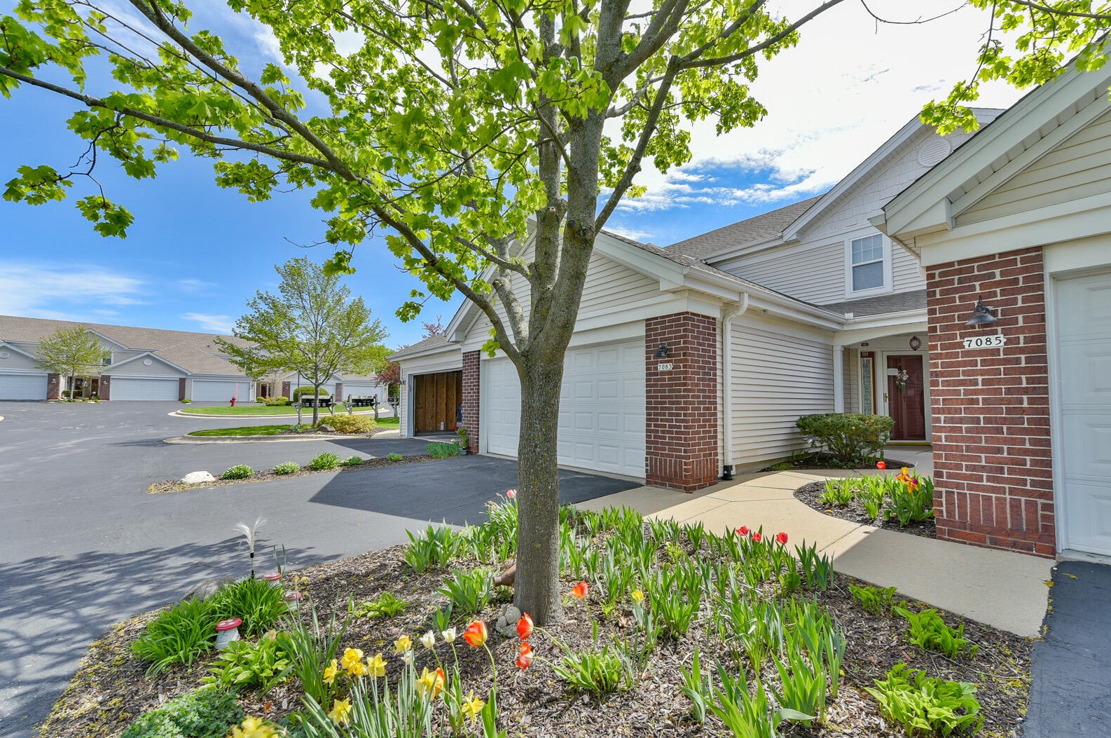 7083 W Rawson Ave, Hales Corners, WI 53132