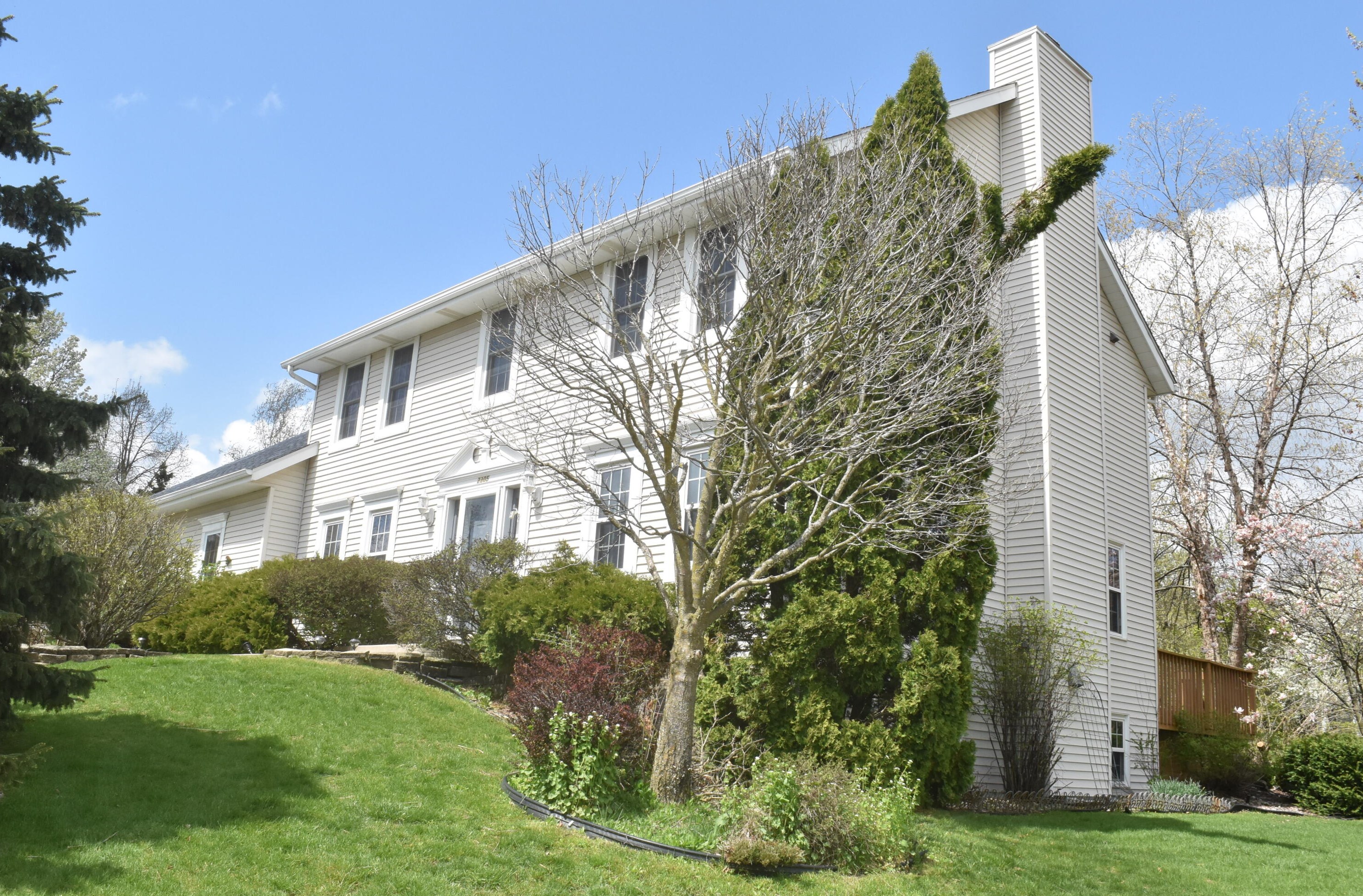 2305 Judith Ln, Waukesha, WI 53188-2020