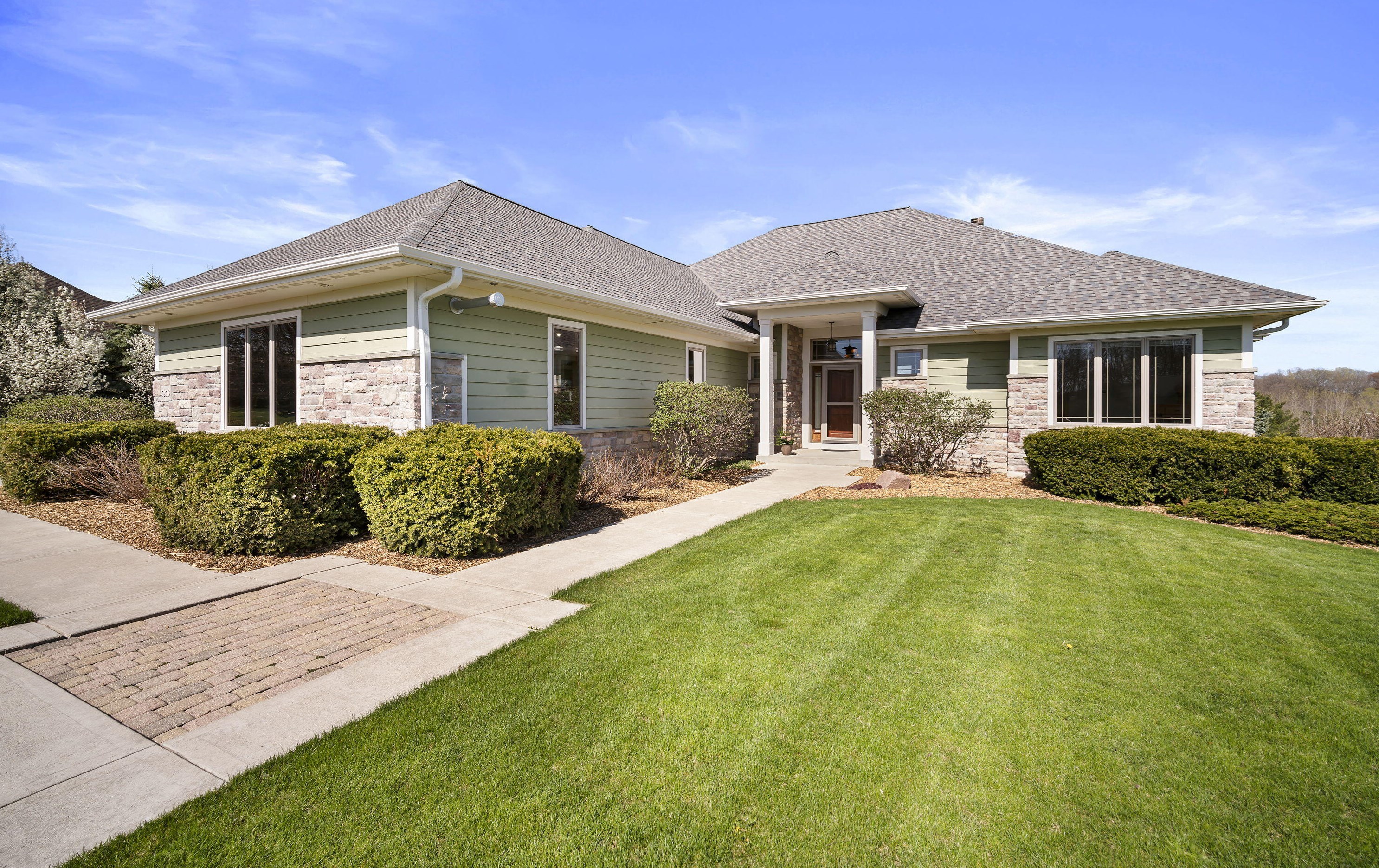 5216 Fox Hollow Dr, Hartford, WI 53027-8721