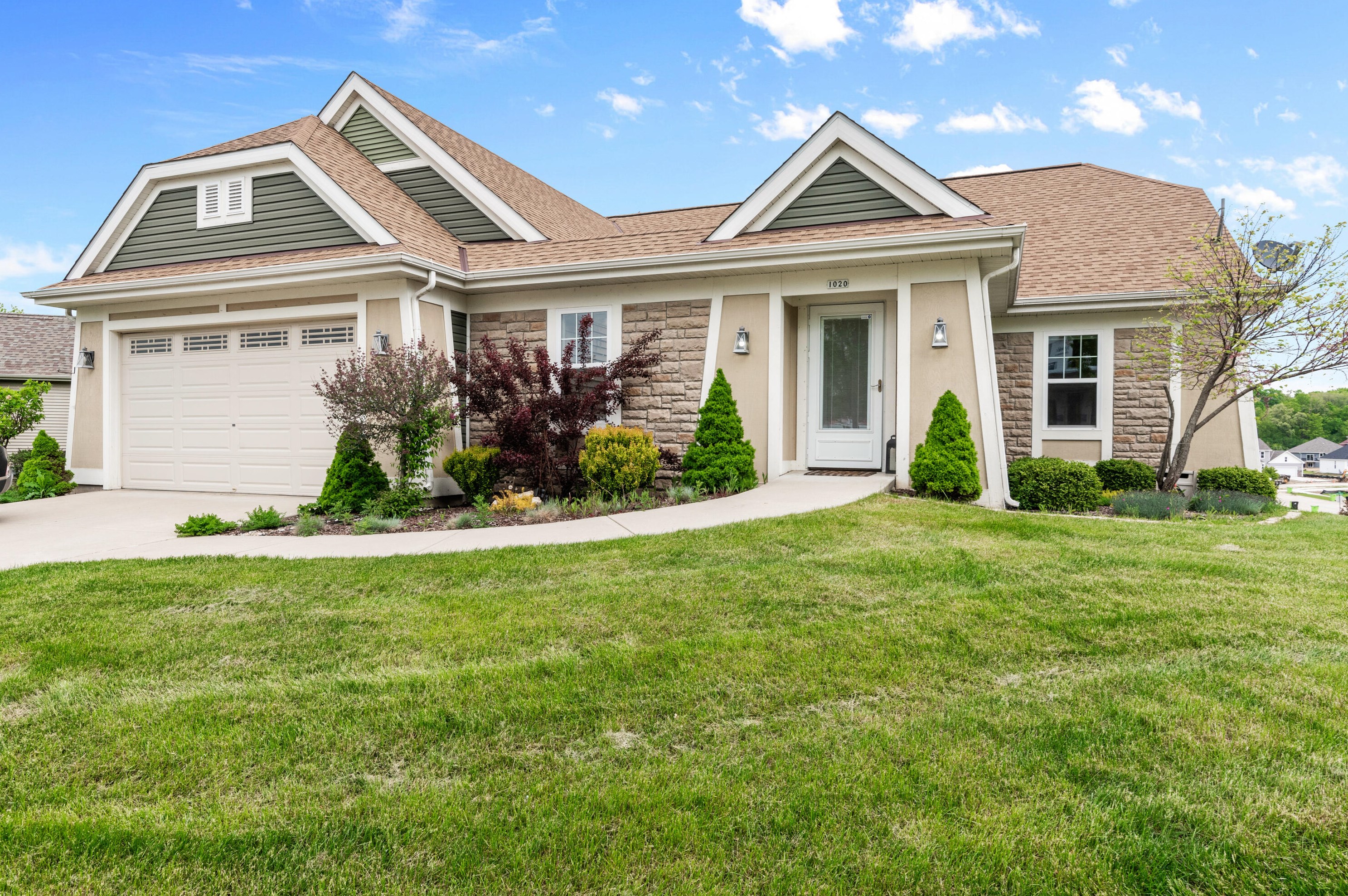 1020 Juniper Ln, Hartford, WI 53027