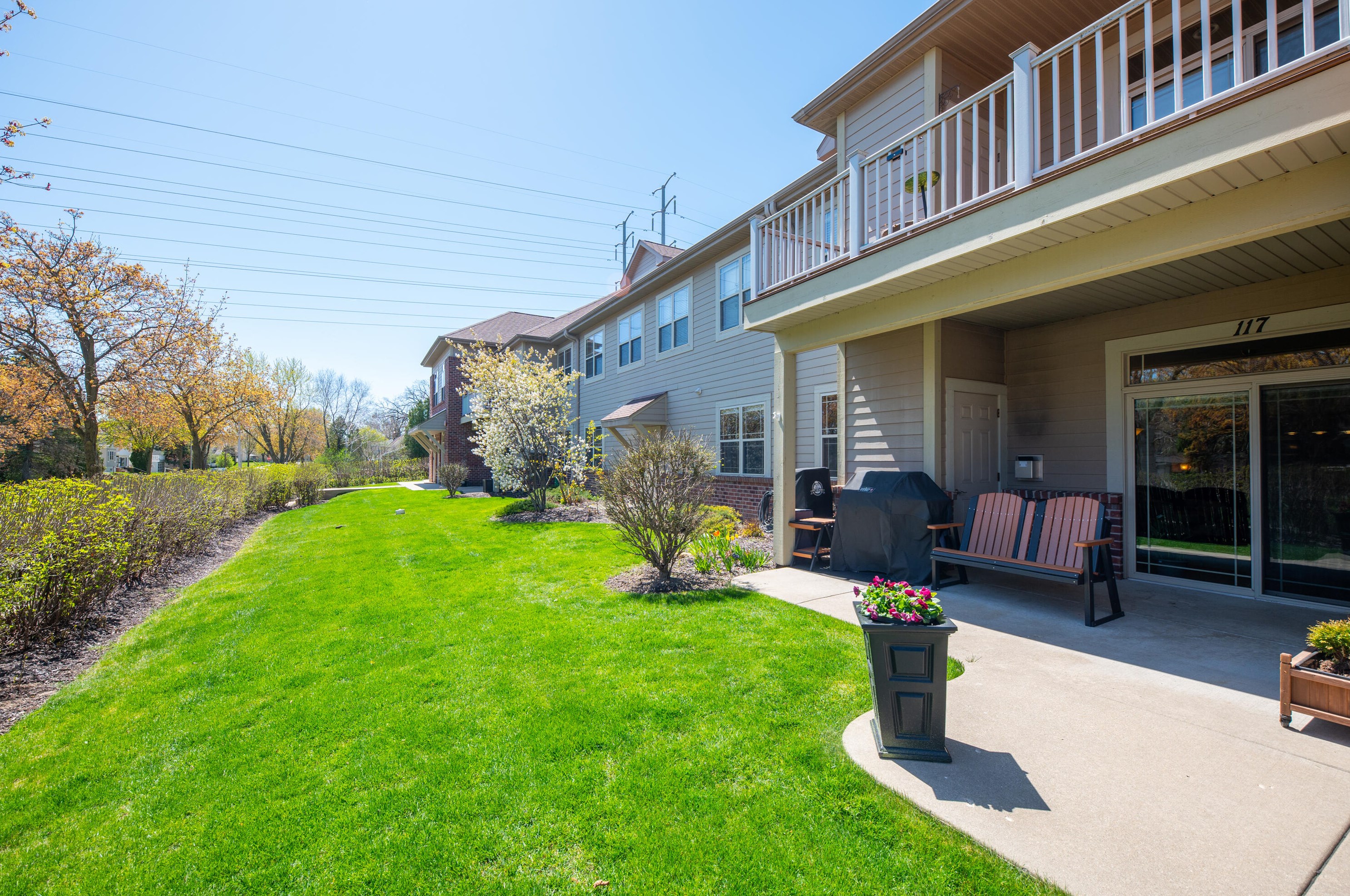 117 73rd St, Milwaukee WI  53214-1526 exterior