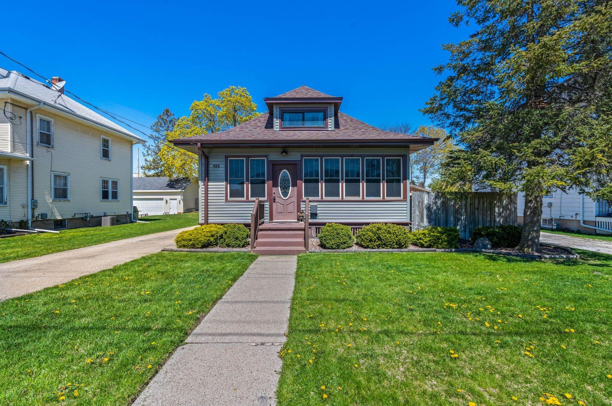 432 2nd St, Oconomowoc, WI 53066-3530