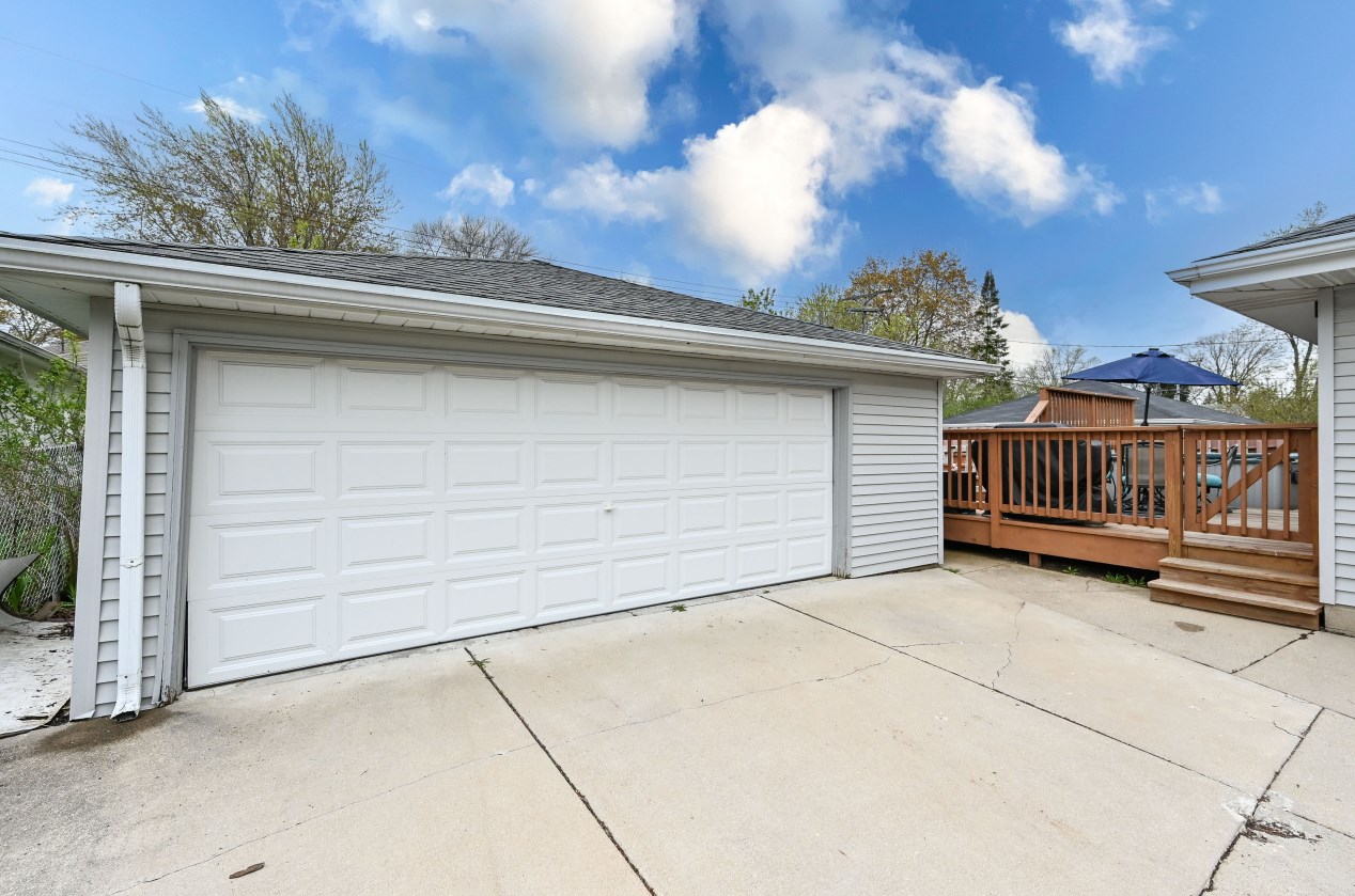 10513 Caldwell Ave, Milwaukee WI  53225-3259 exterior