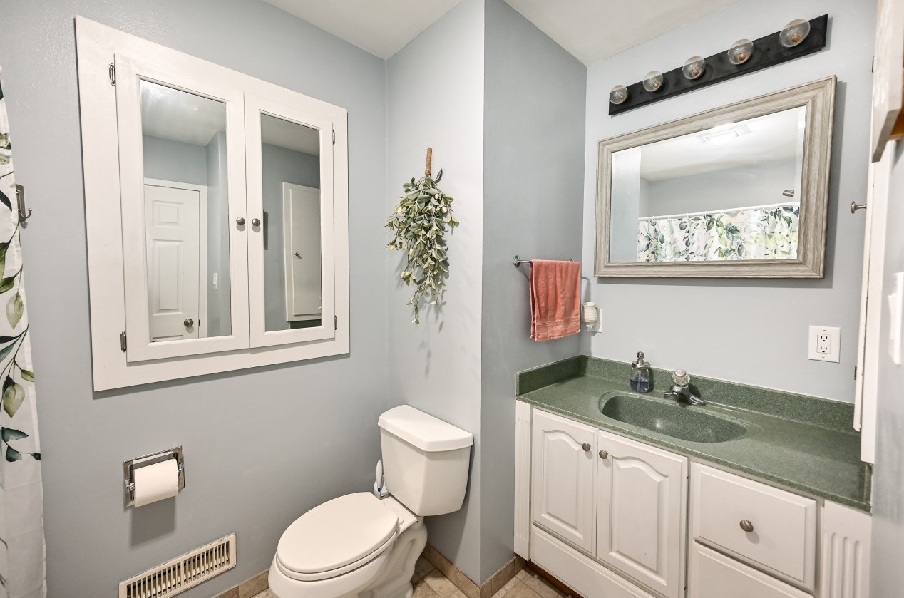 10513 Caldwell Ave, Milwaukee WI  53225-3259 exterior