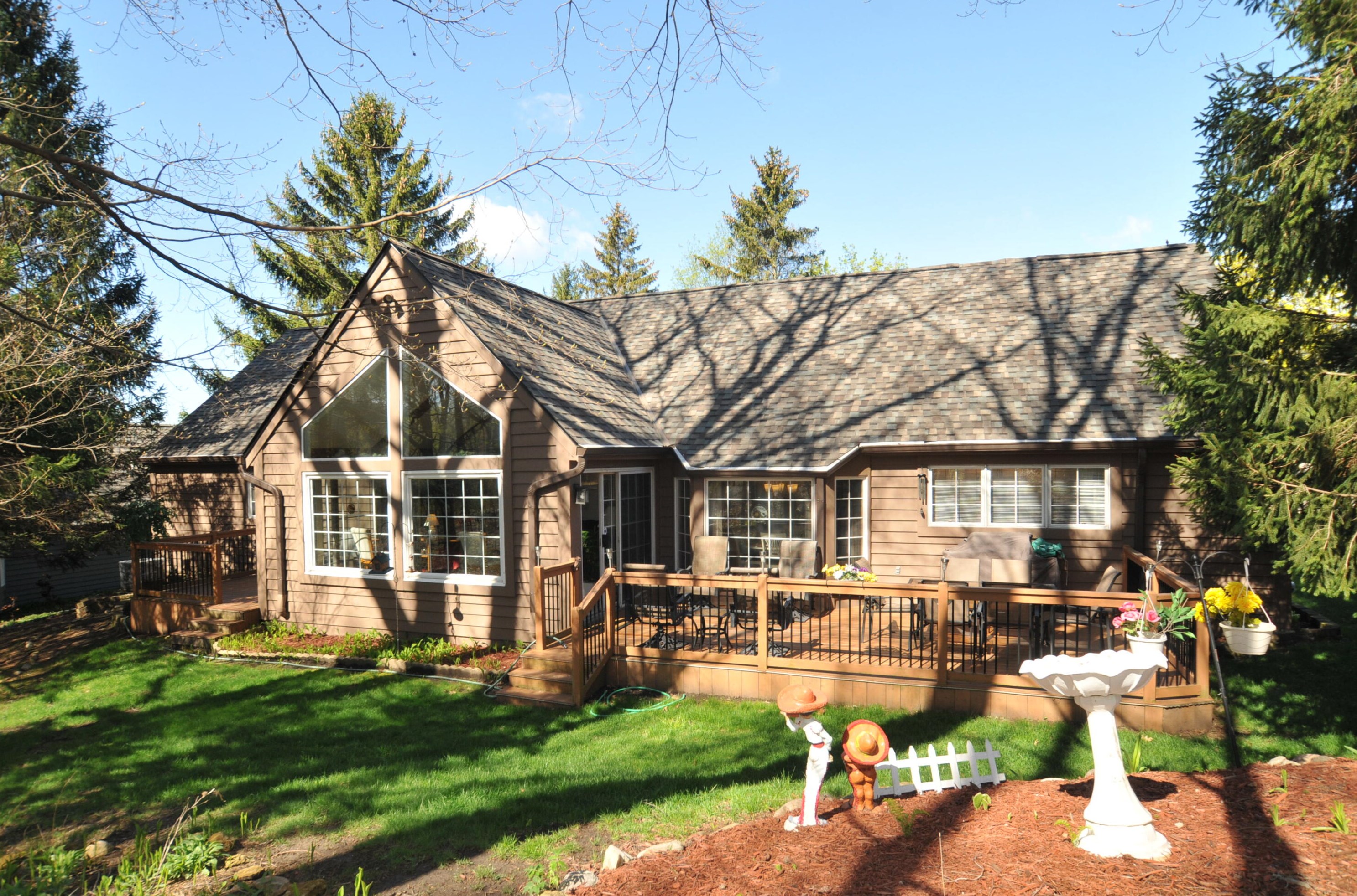 3830 Oakridge Ct, Milwaukee WI 53228-1367 exterior