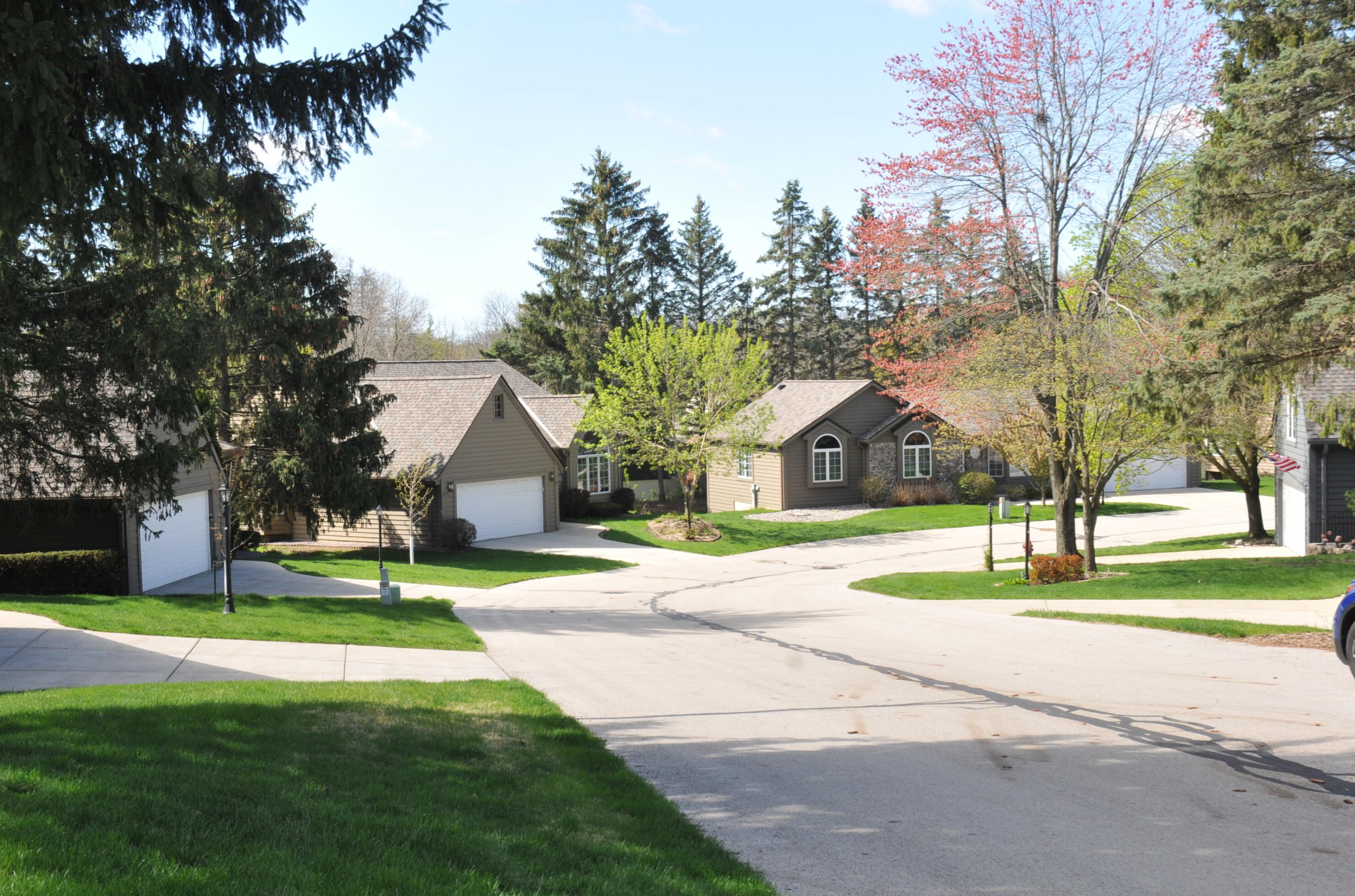 3830 Oakridge Ct, Milwaukee WI 53228-1367 exterior