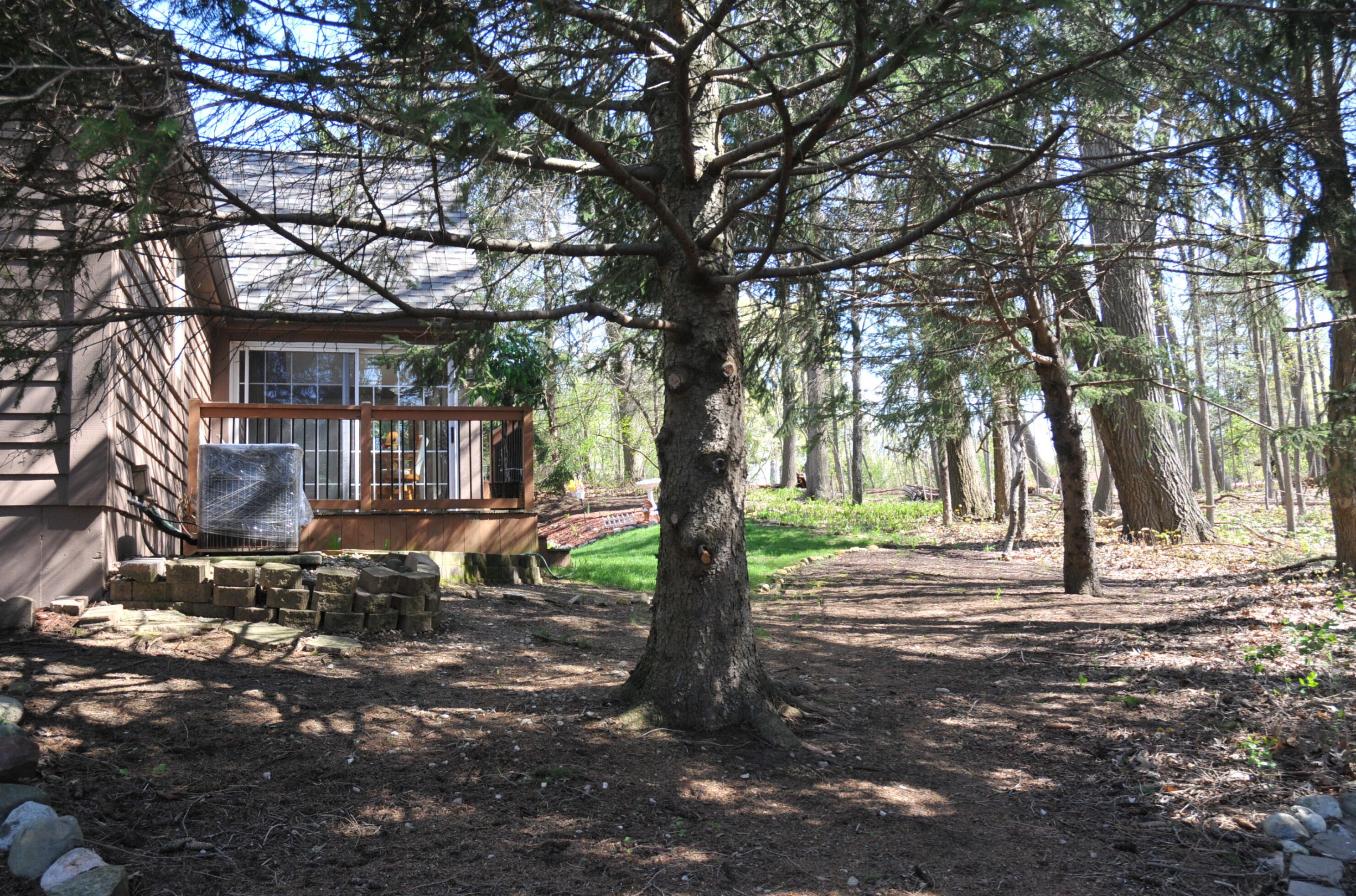 3830 Oakridge Ct, Milwaukee WI 53228-1367 exterior