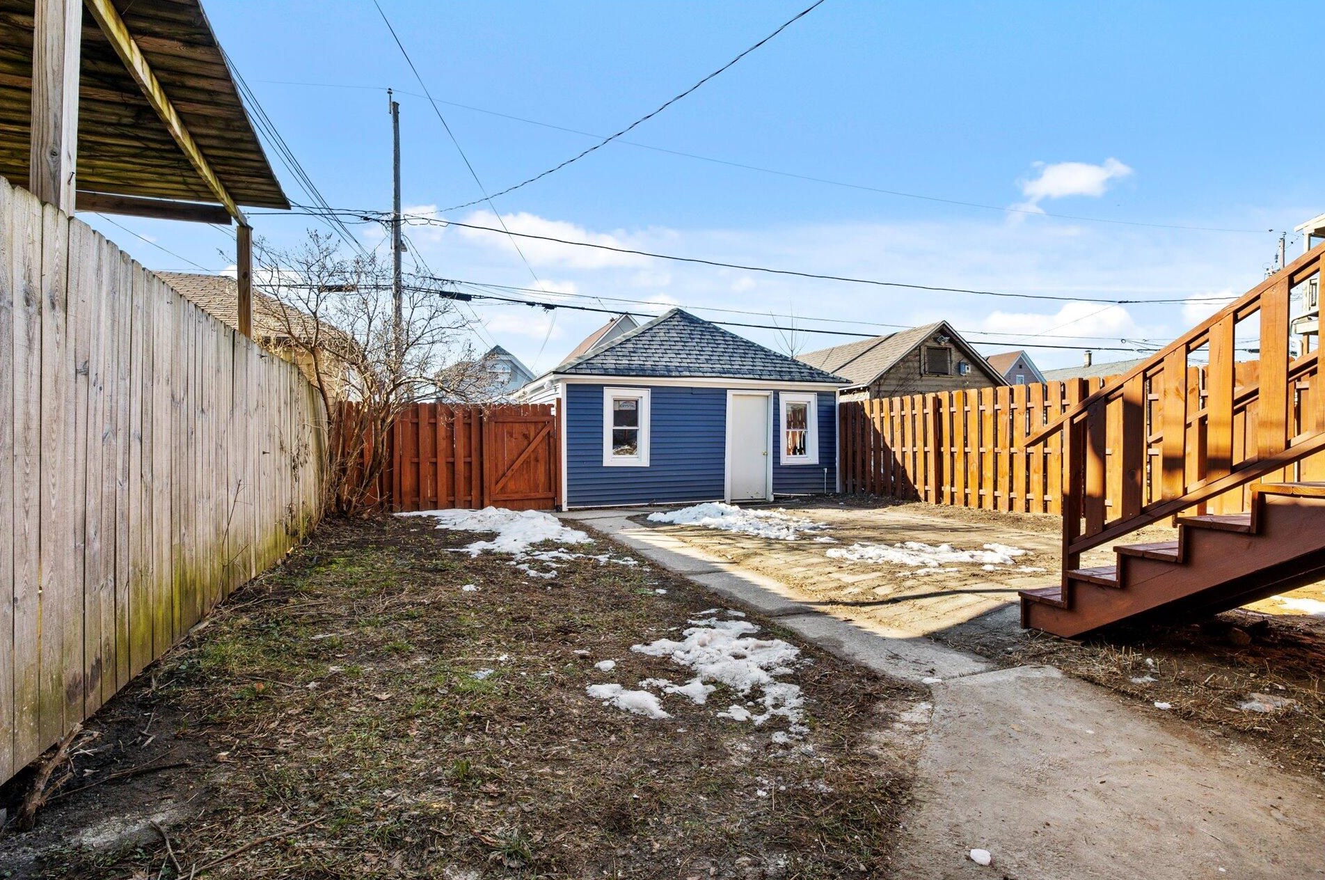 2953 11 St, Milwaukee WI 53215-3813 exterior