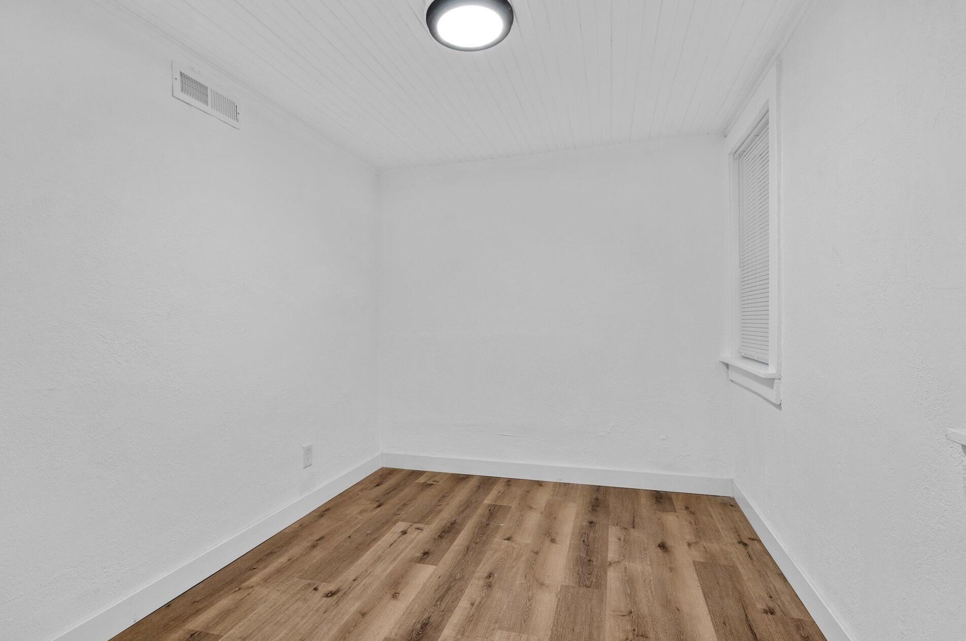 2953 11 St, Milwaukee WI 53215-3813 exterior