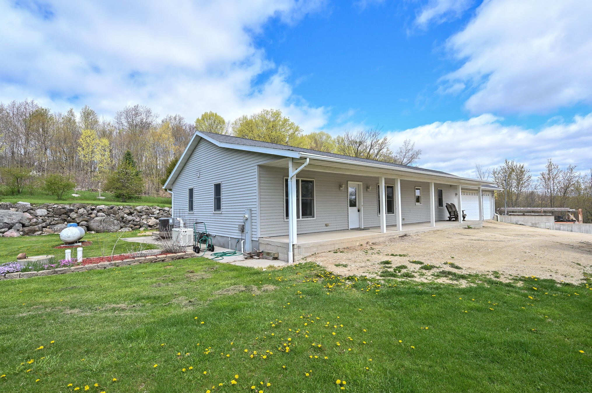 7961 Town Hall Rd, Kewaskum, WI 53040-9401