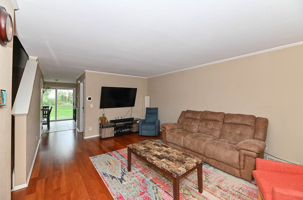 9042 W Forest Hill Ave, Hales Corners, WI 53132