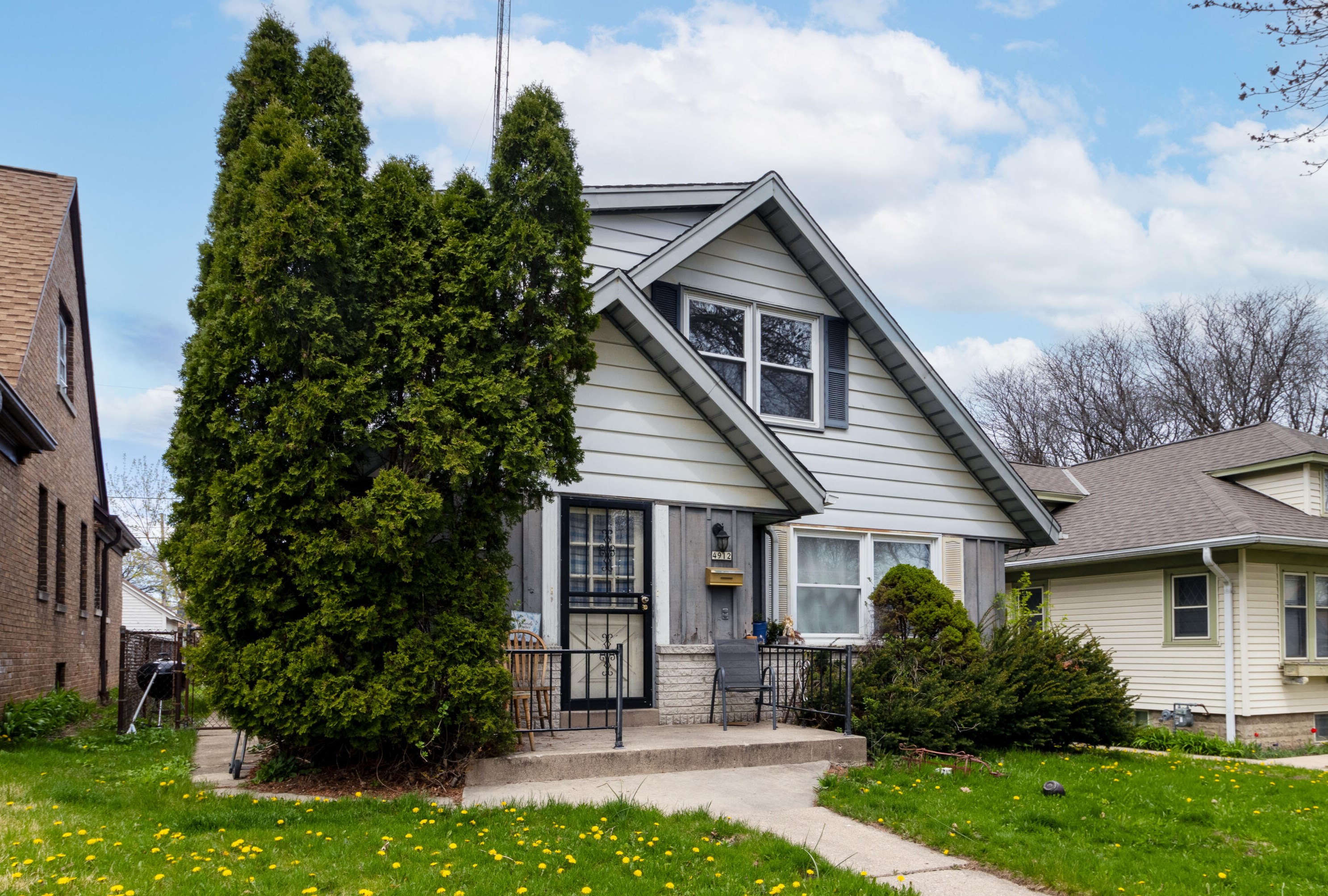 4912 Hoyt Pl, Milwaukee, WI 53216-2331