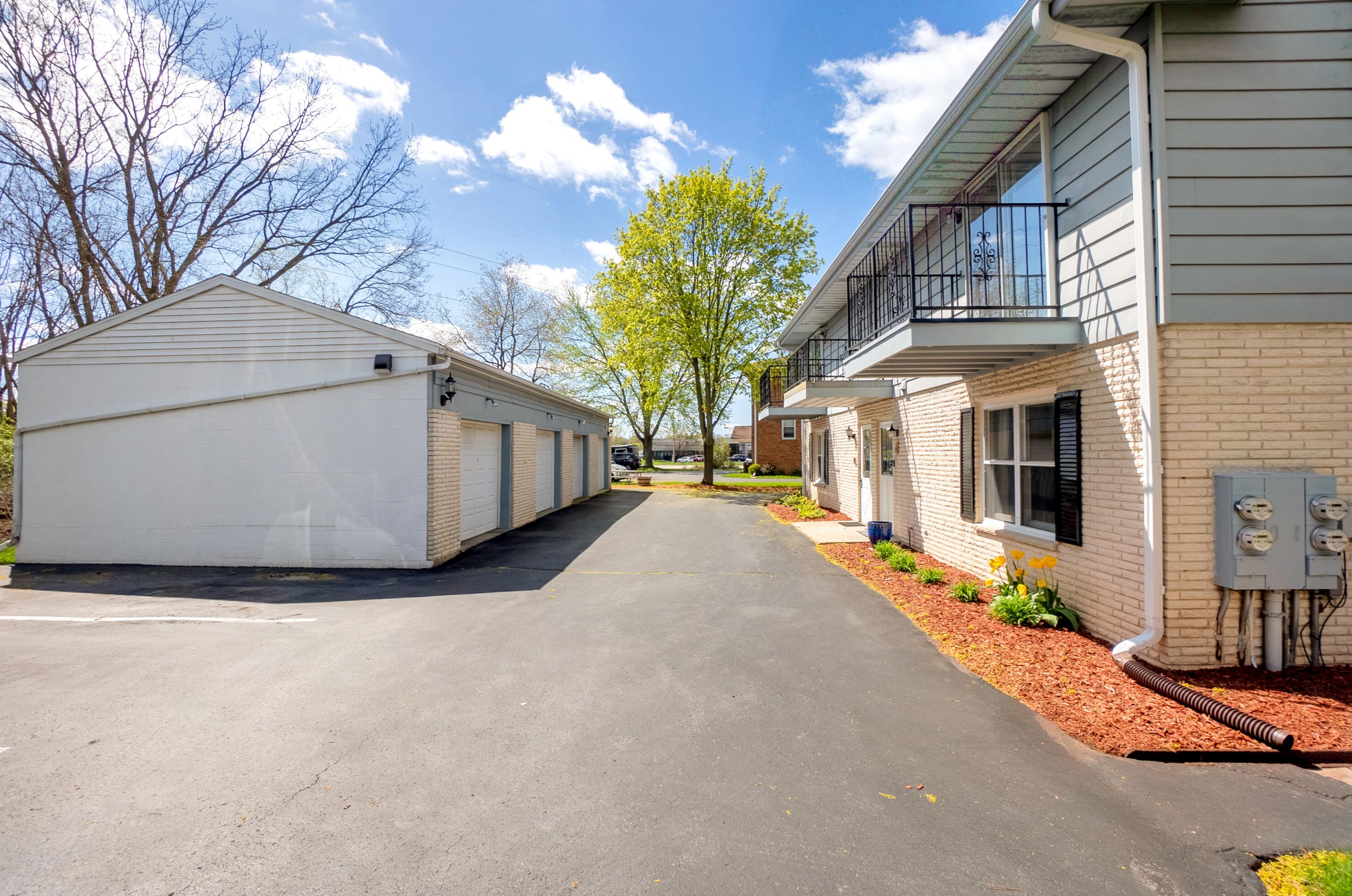 1337 Camden Way, Waukesha, WI 53186-6859