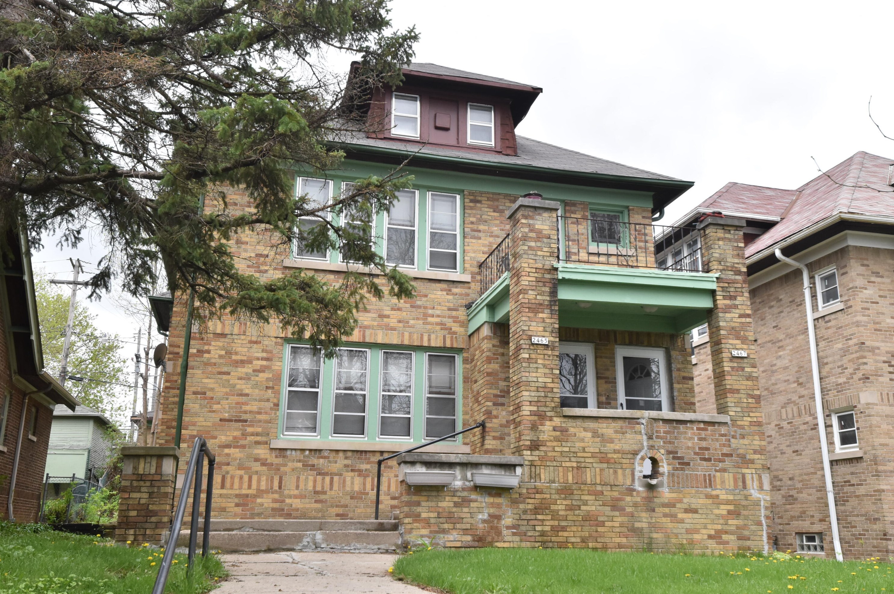 2465 N 51st St #2467, Milwaukee, WI 53210