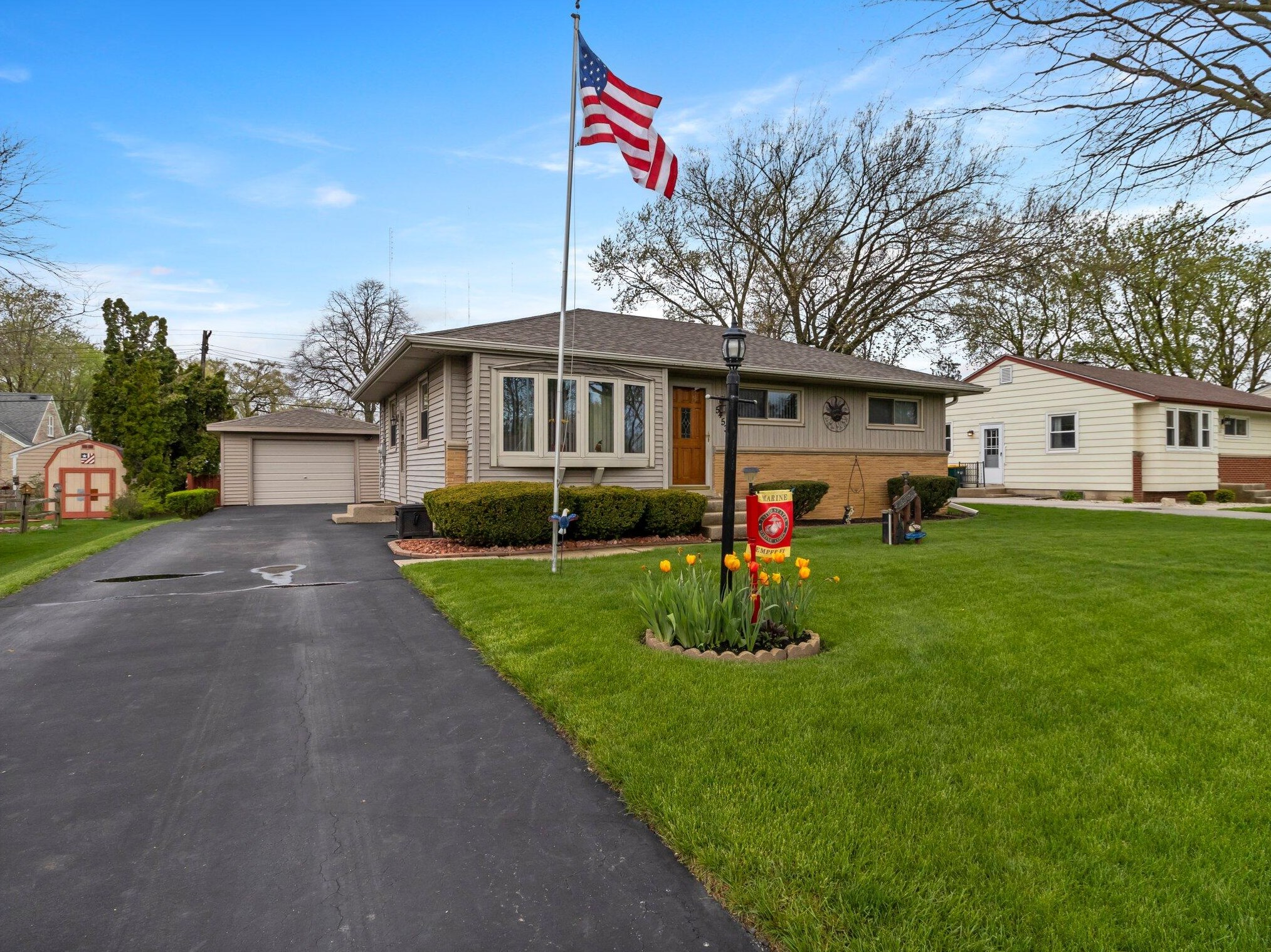 5453 S 114th St, Hales Corners, WI 53130