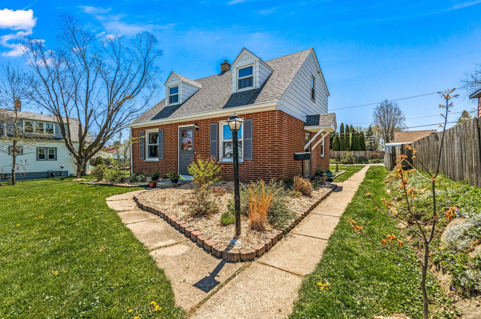 319 Montana Ave, South Milwaukee, WI 53172-2846
