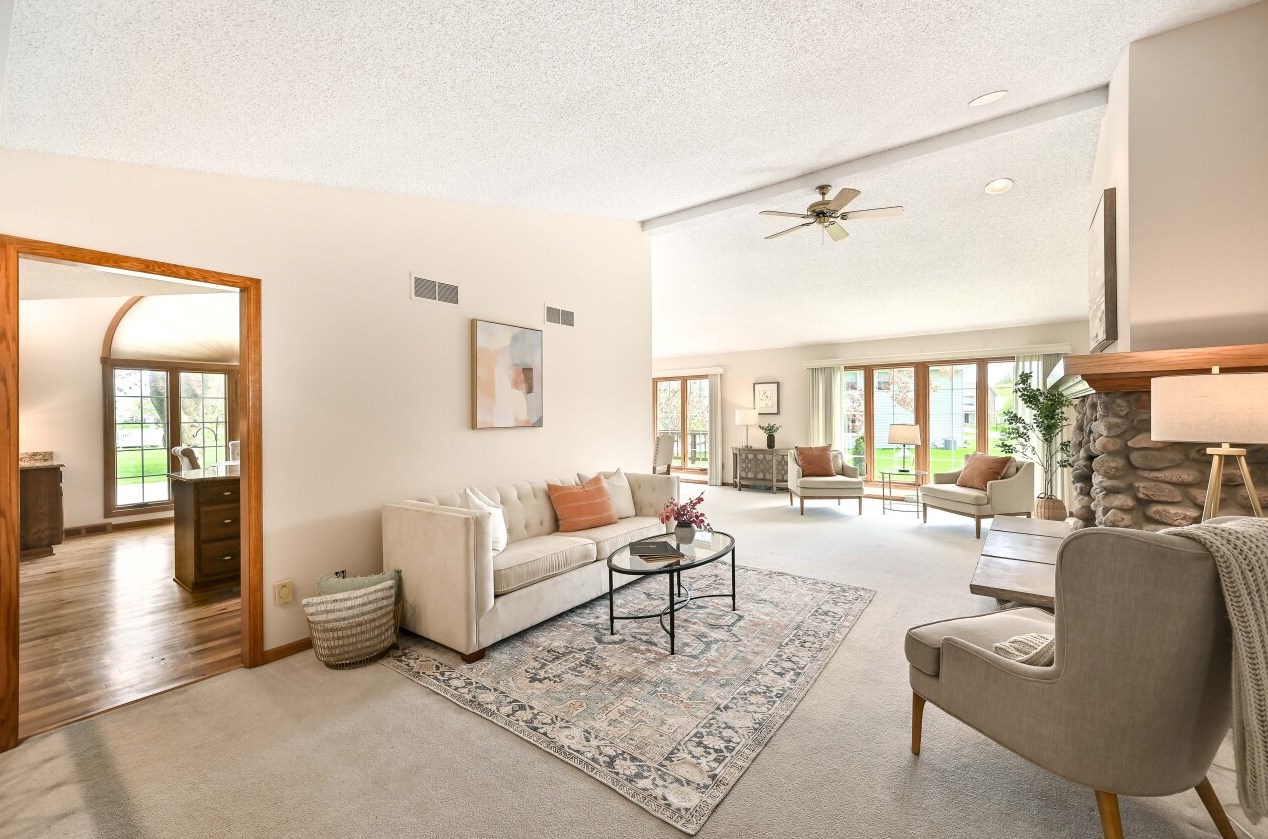 7703 Maple Ridge Ct, Hales Corners, WI 53132-9198