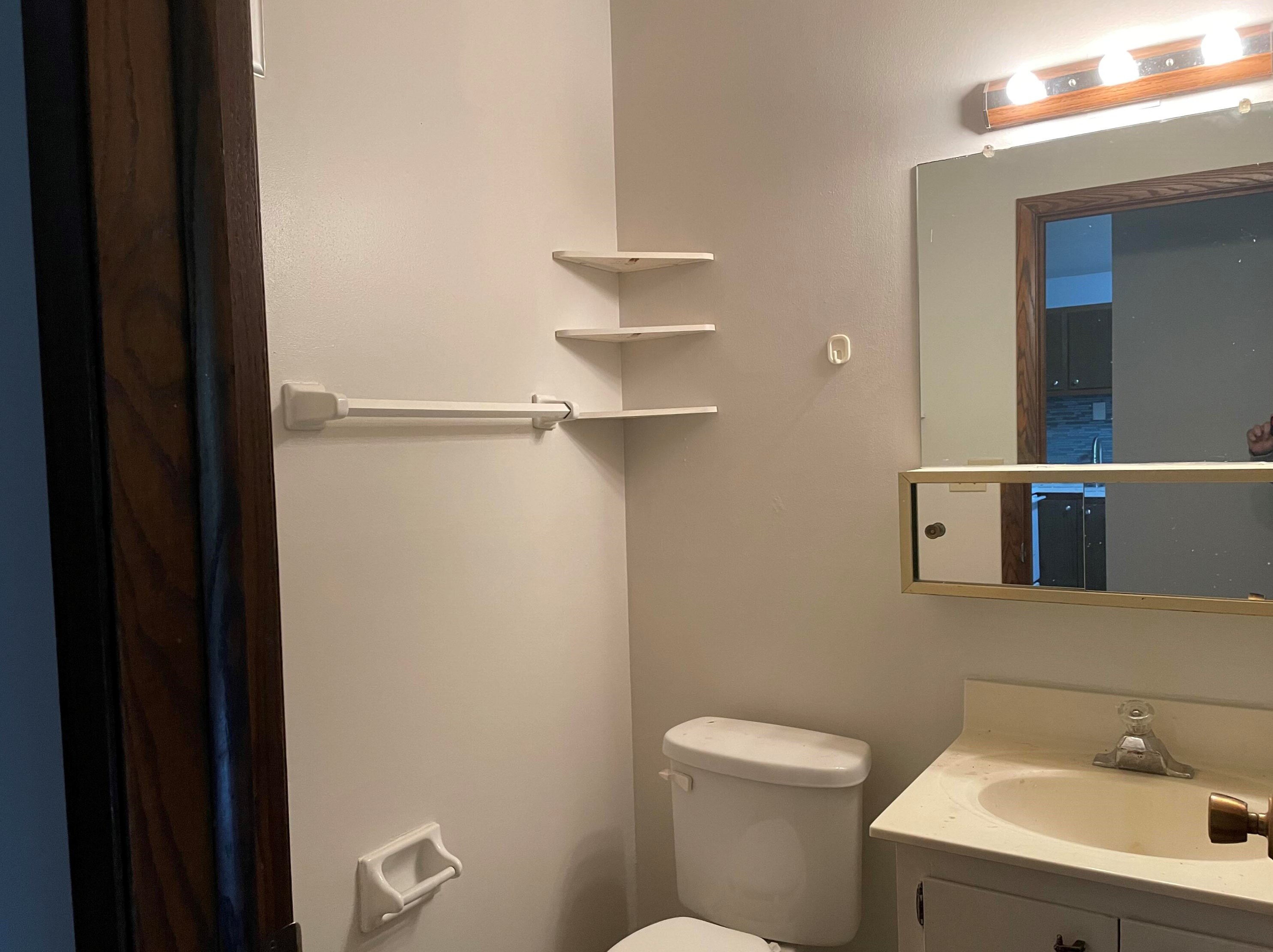 1315 Elmdale Ct, Milwaukee WI 53211-1861 exterior