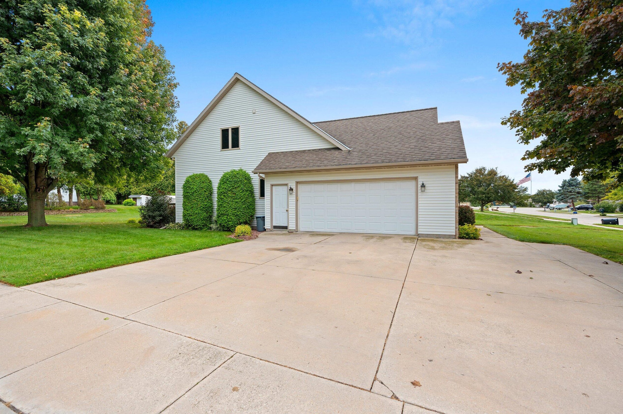 1405 Terrace Ct, Two Rivers, WI 54241-1720