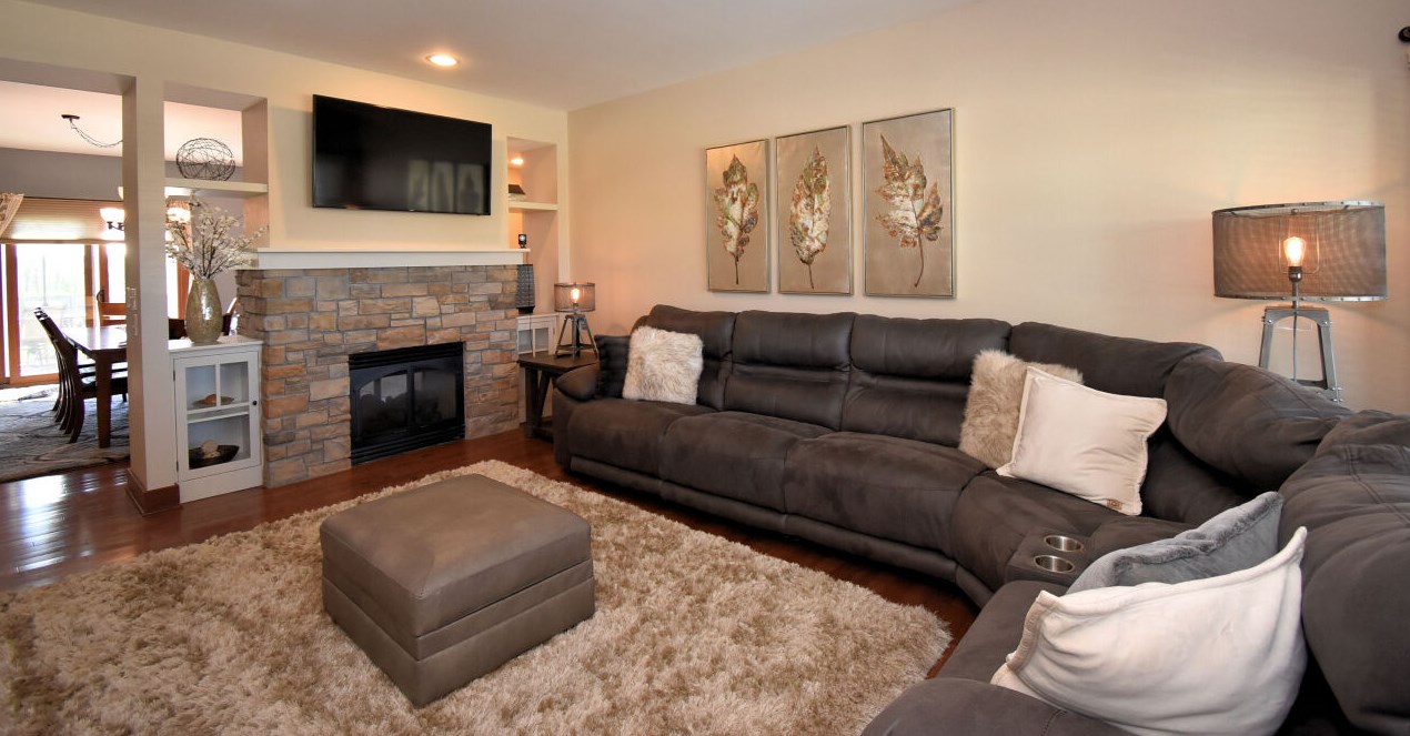 127 Trellis Ln, Racine, WI 53406-3038
