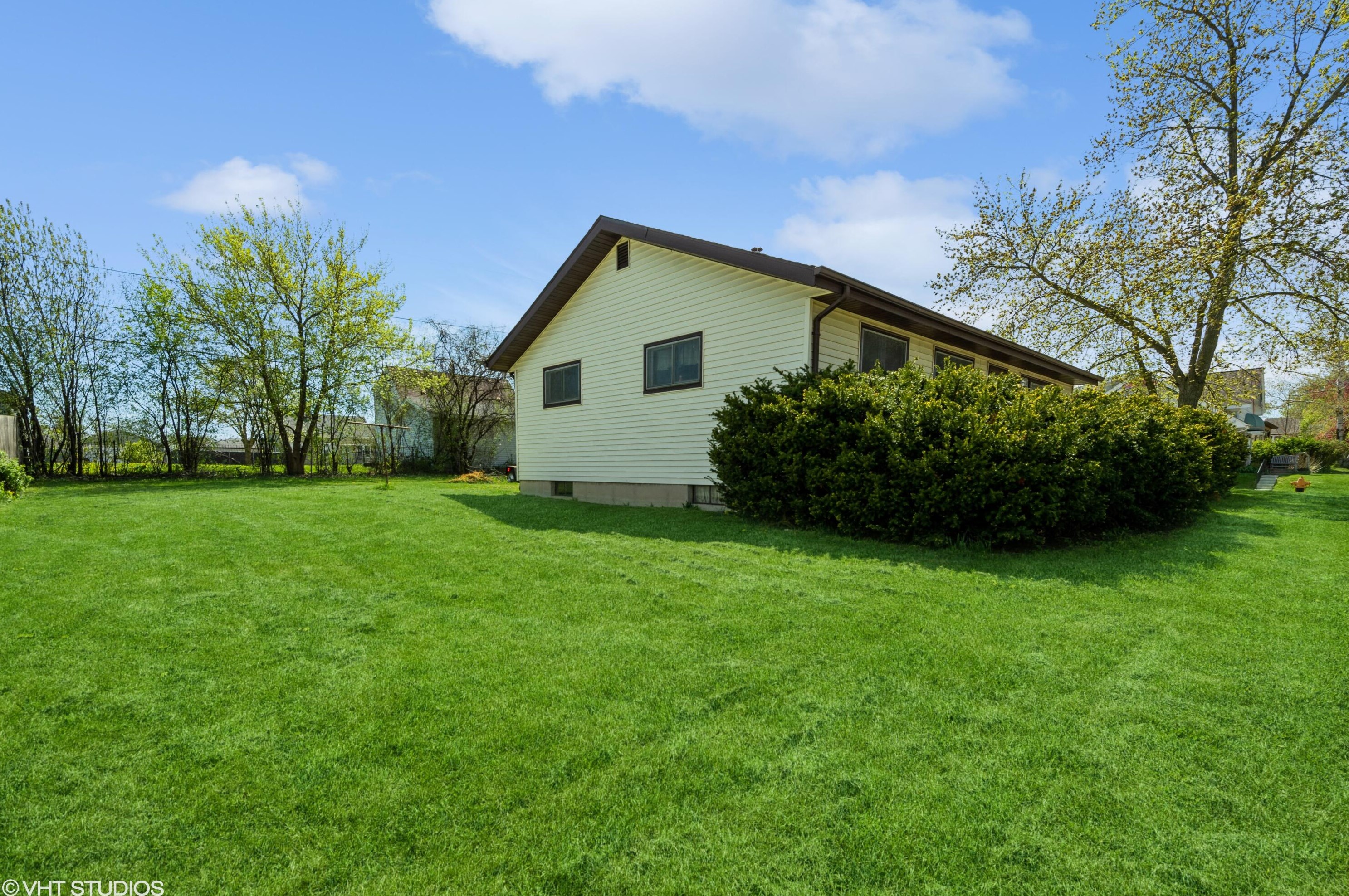 4325 Victory Ave, Racine, WI 53405-3158