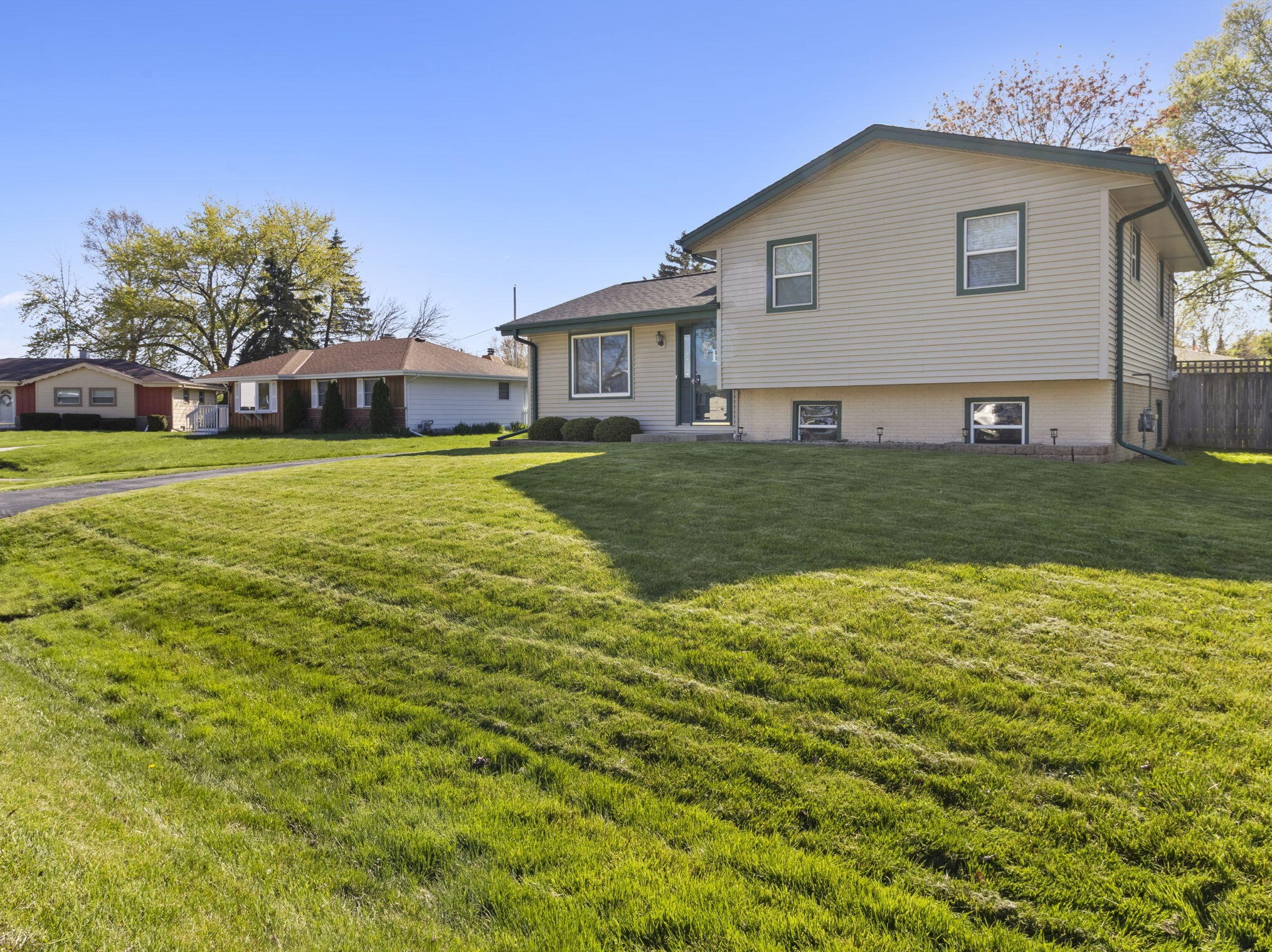 6912 Butternut Rd, Racine, WI 53402