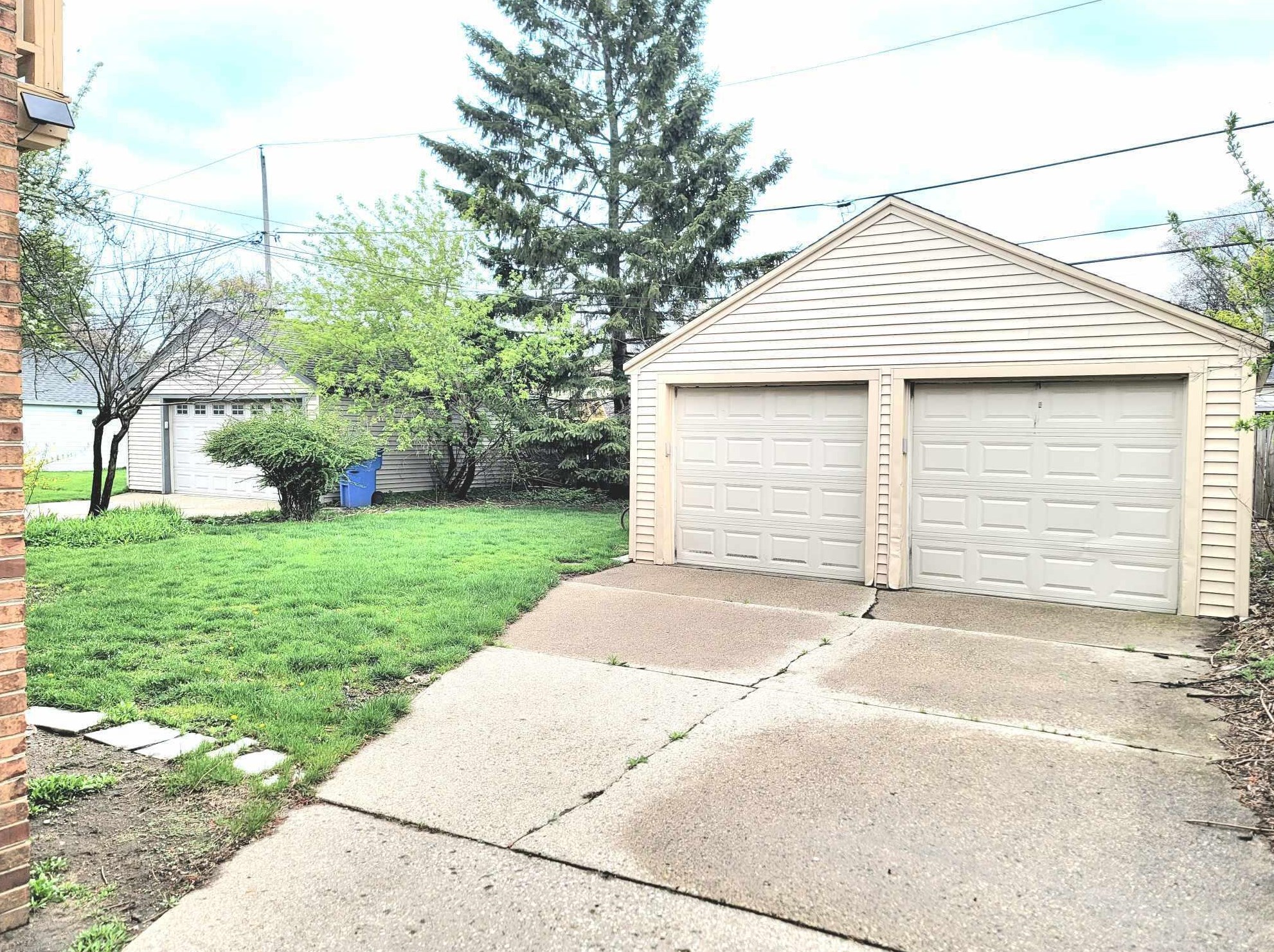 5042 Bay Ridge Ave, Milwaukee WI  53217-5508 exterior