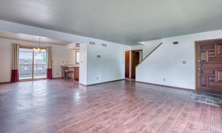 1535 Dover Dr, Waukesha, WI 53186-6329