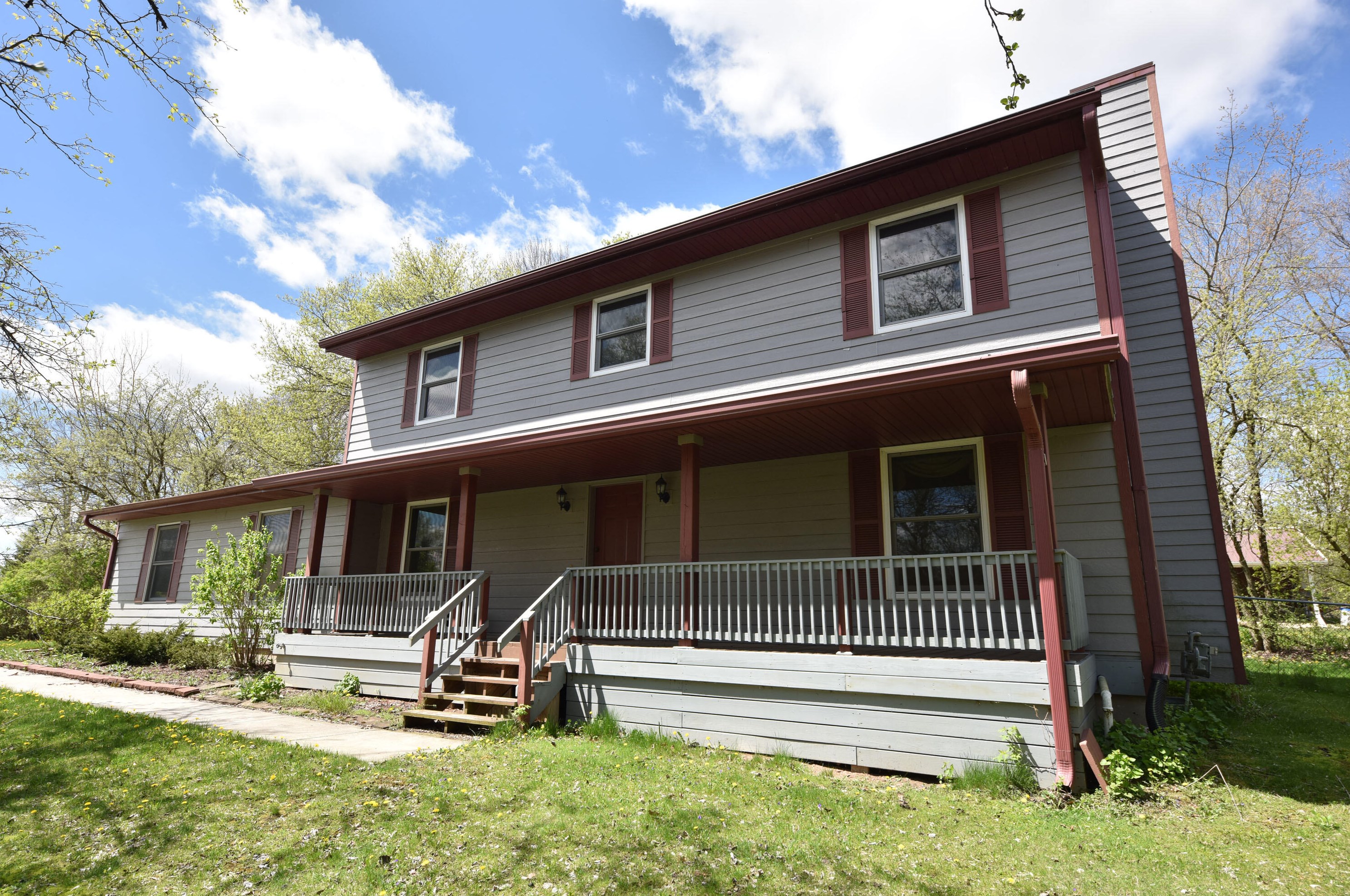 2039 Virginia Ln, Grafton, WI 53024-9422