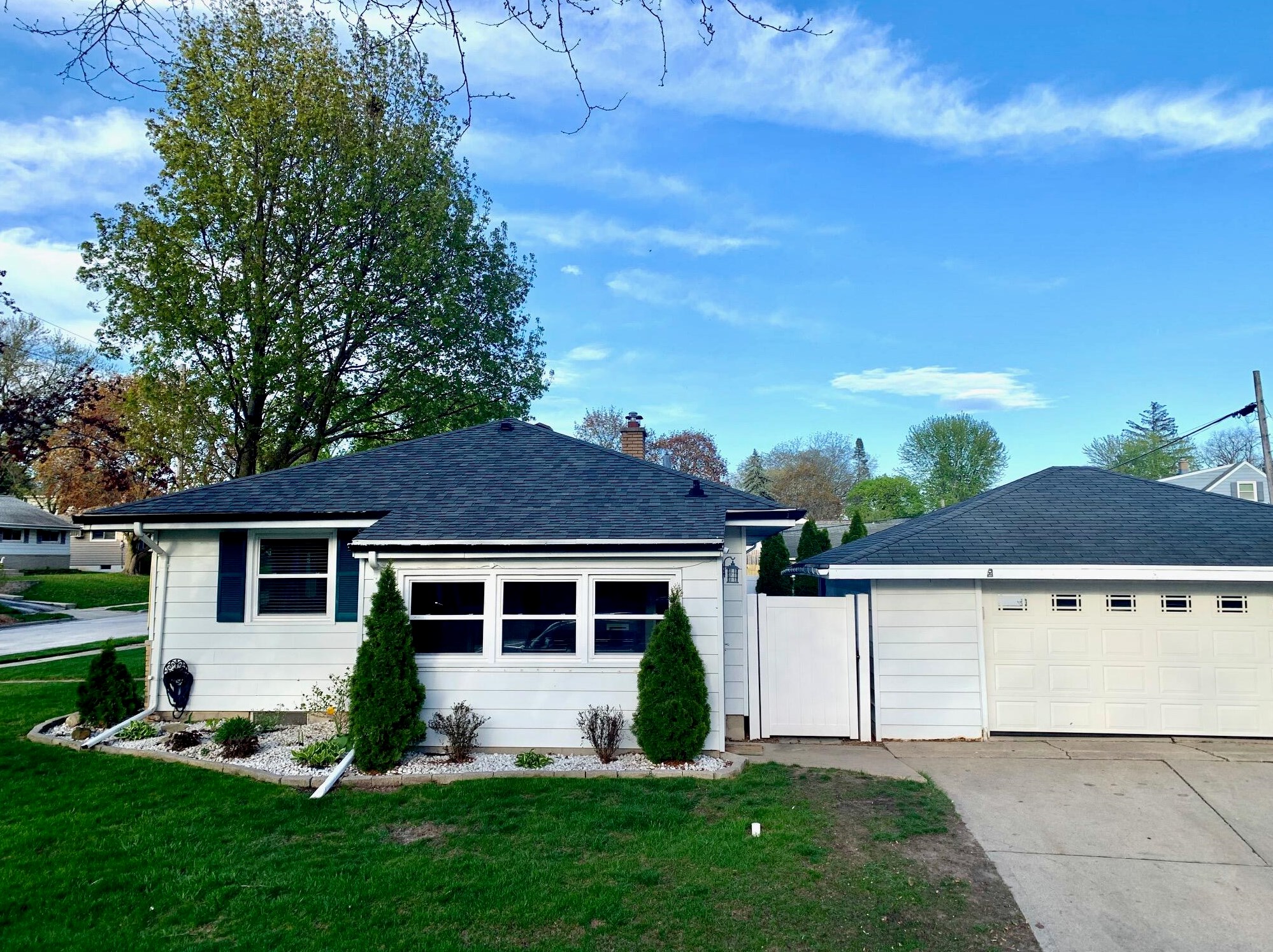 2229 Oaklawn Ave, Waukesha, WI 53188-2125