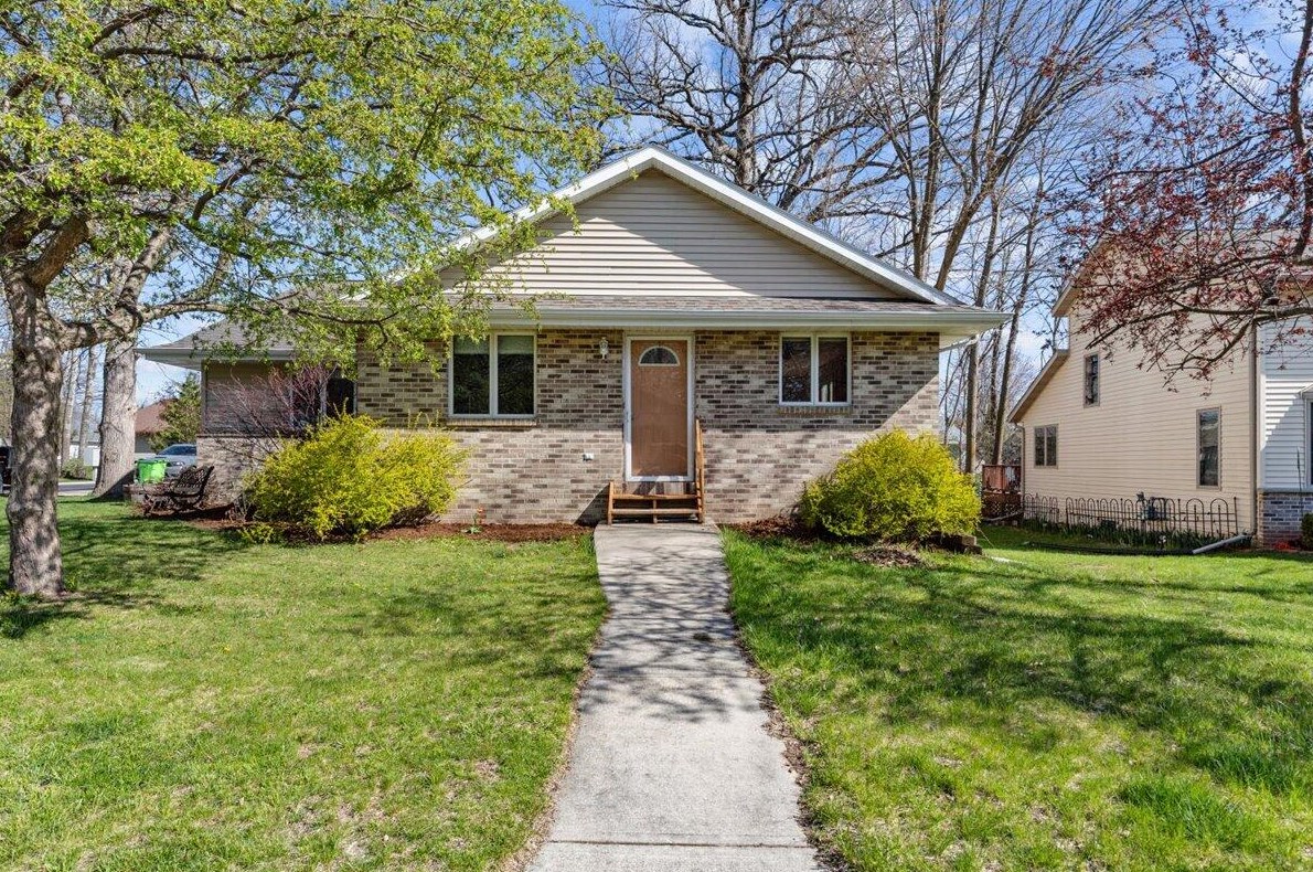 522 Park Pl, Kewaskum, WI 53040