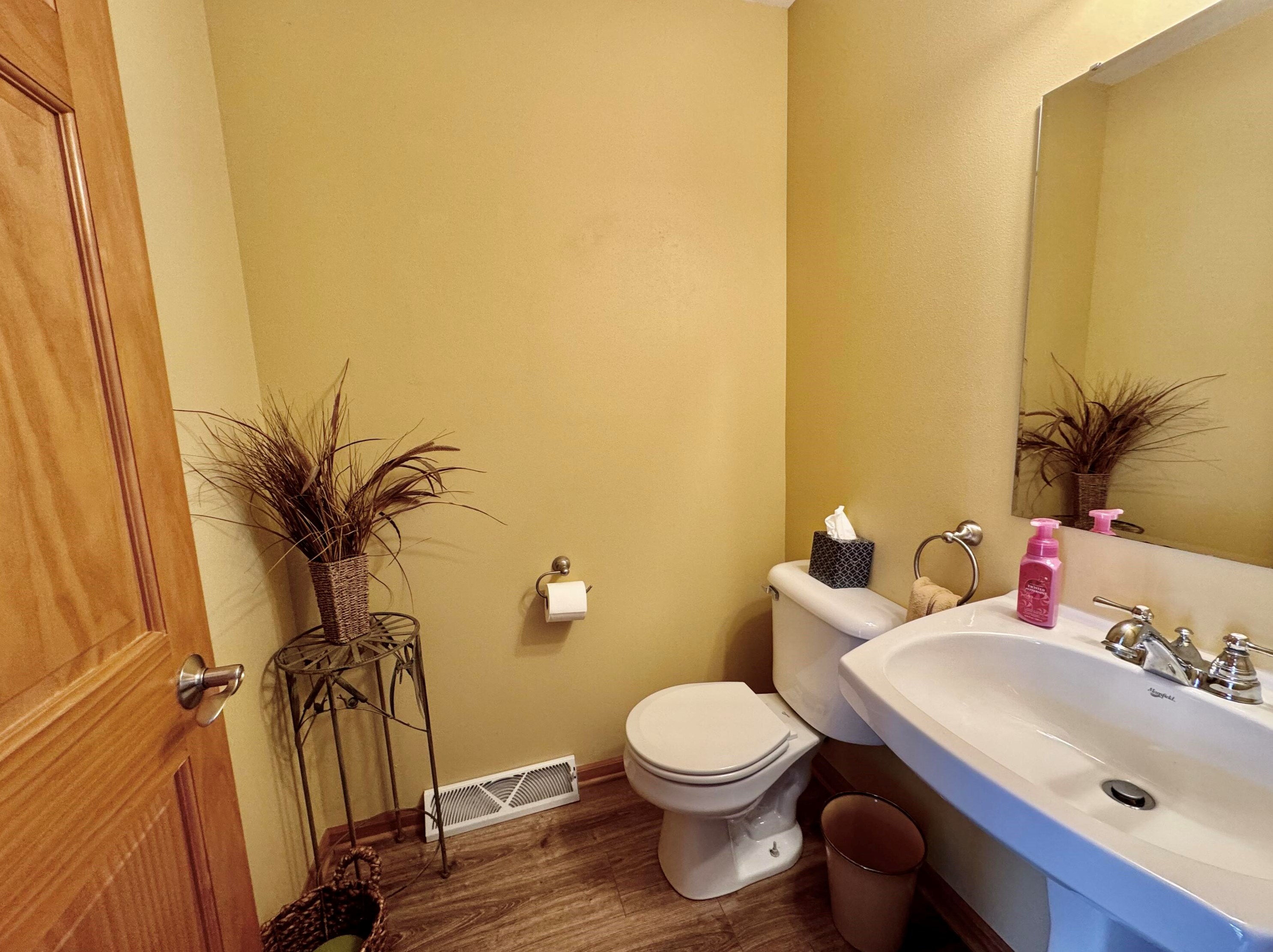 3234 57, Milwaukee WI 53219-4446 exterior