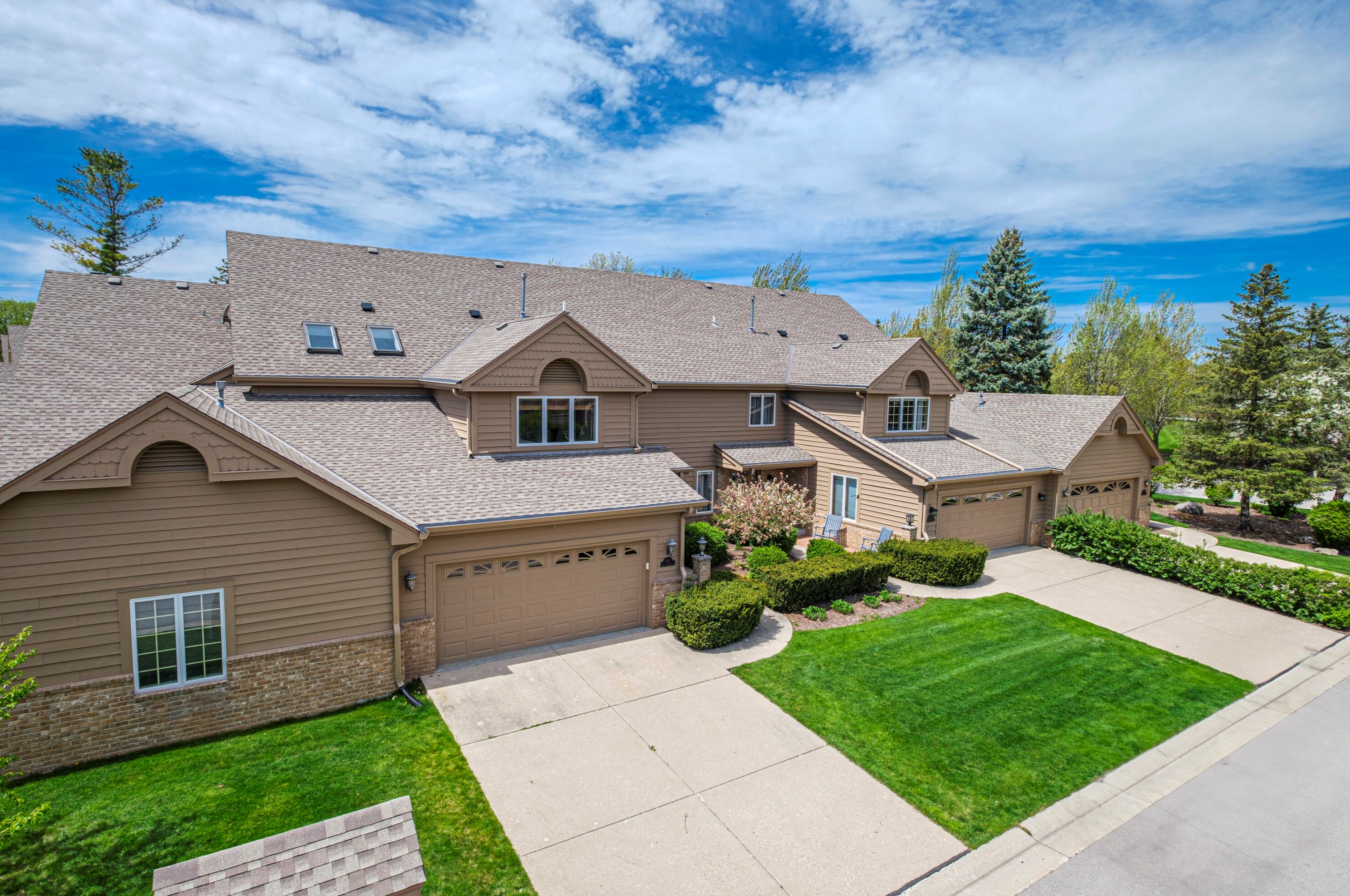 8507 S Country Club Dr, Hales Corners, WI 53132