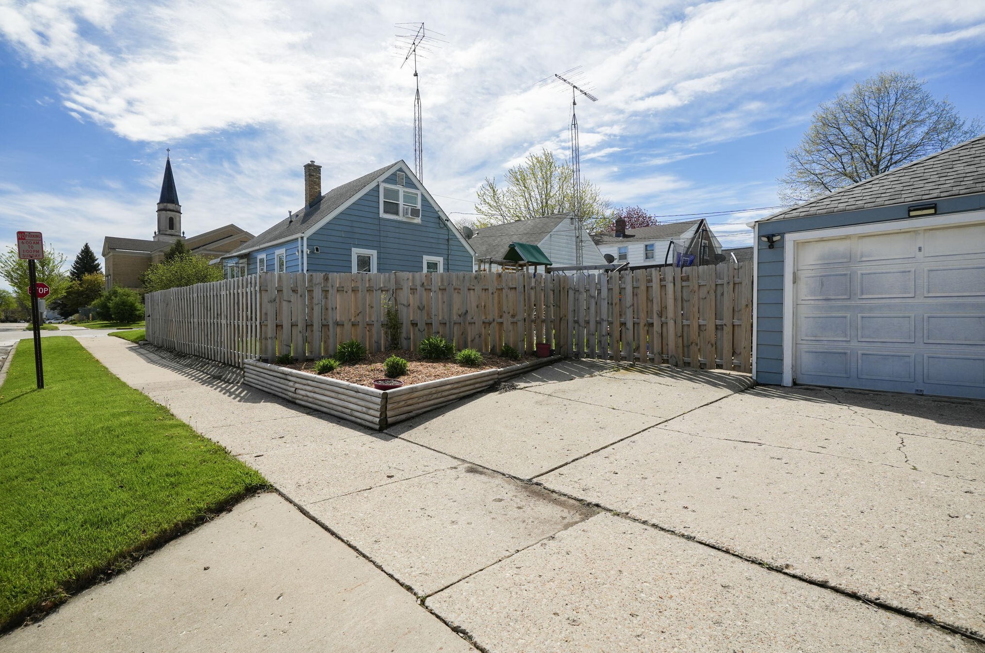 7300 40th Ave, Kenosha WI  53142-1938 exterior