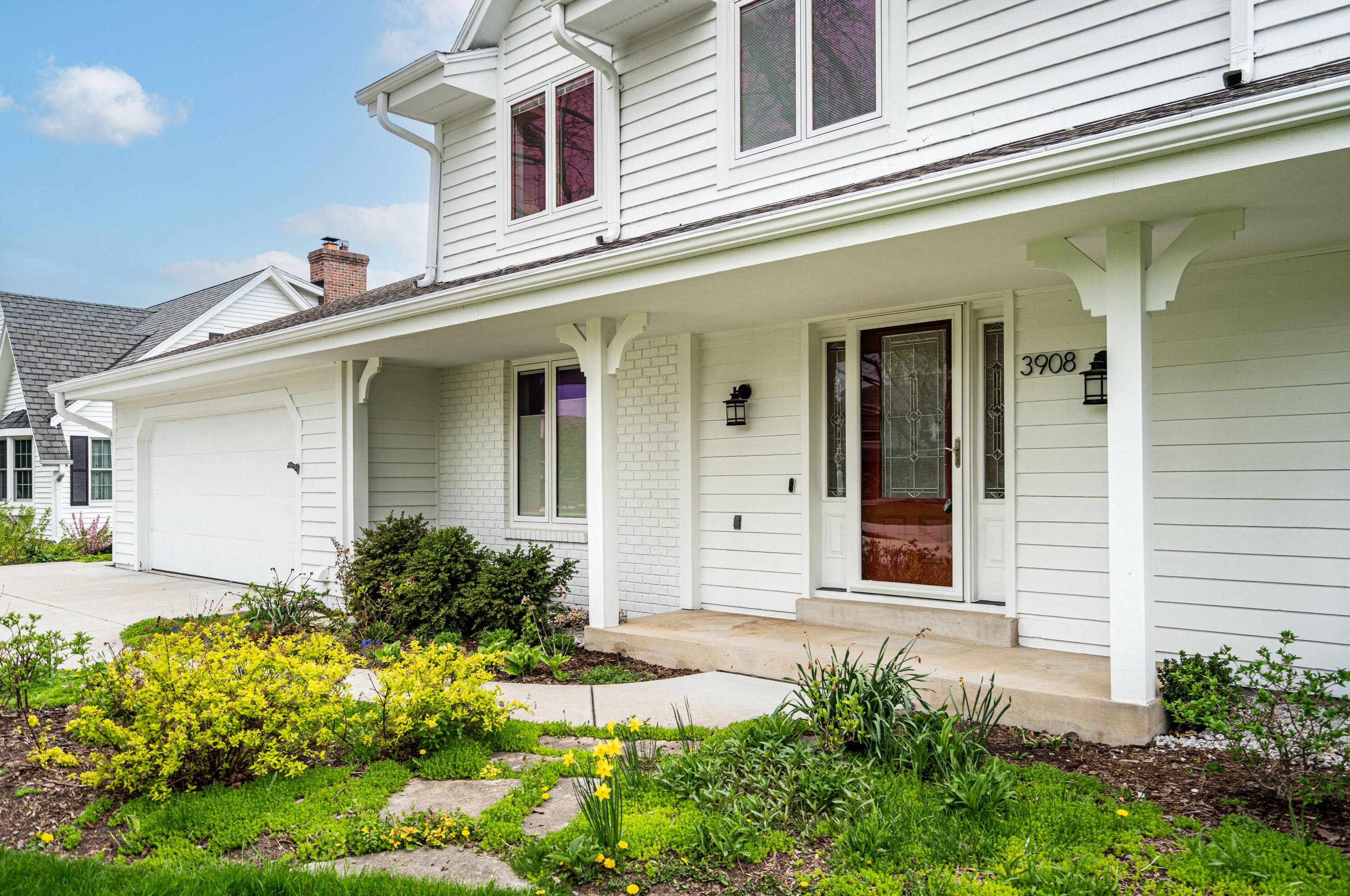 3908 W Marseilles Dr, Thiensville, WI 53092