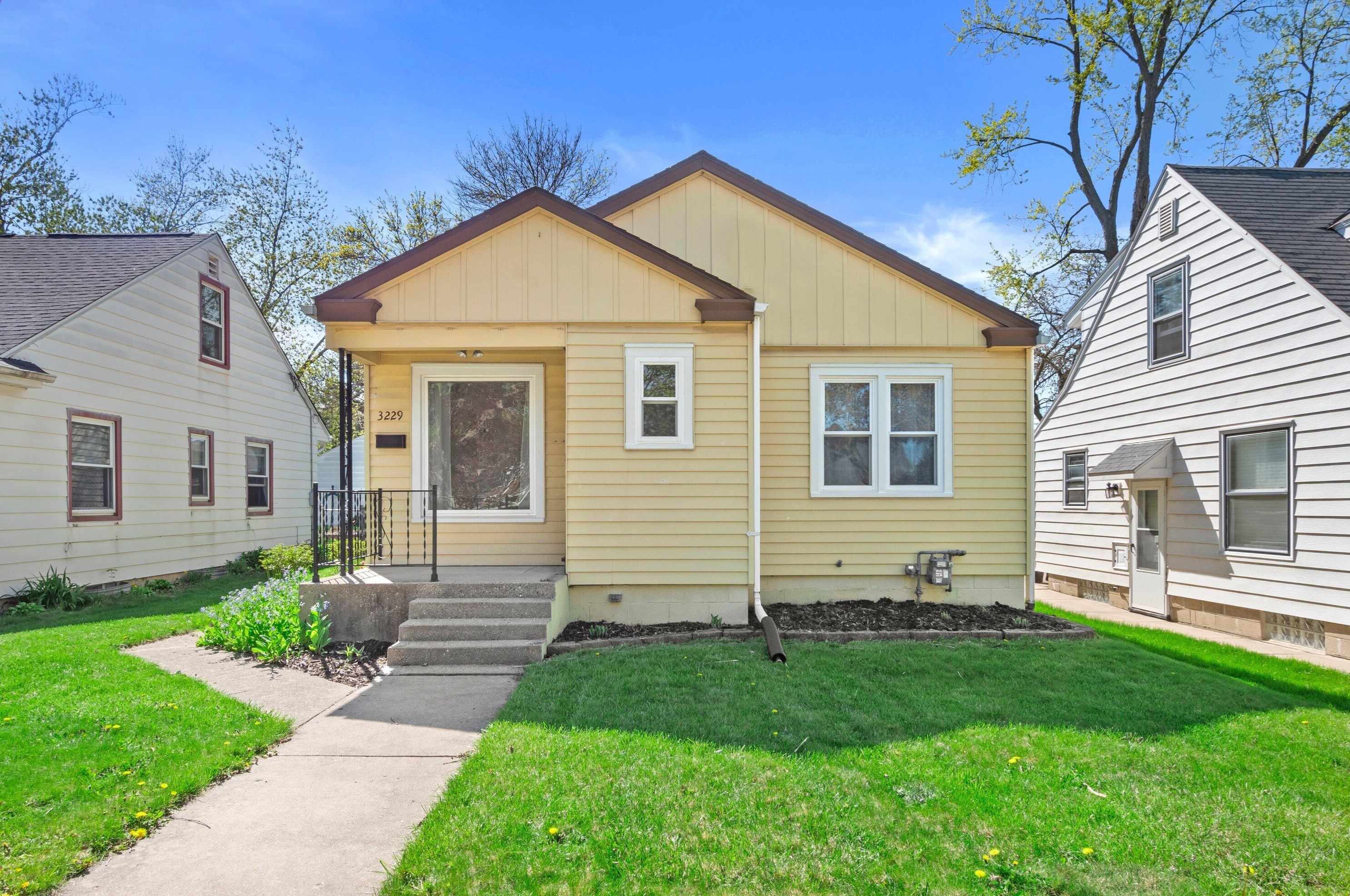 3229 88th St, Milwaukee WI  53222-3603 exterior