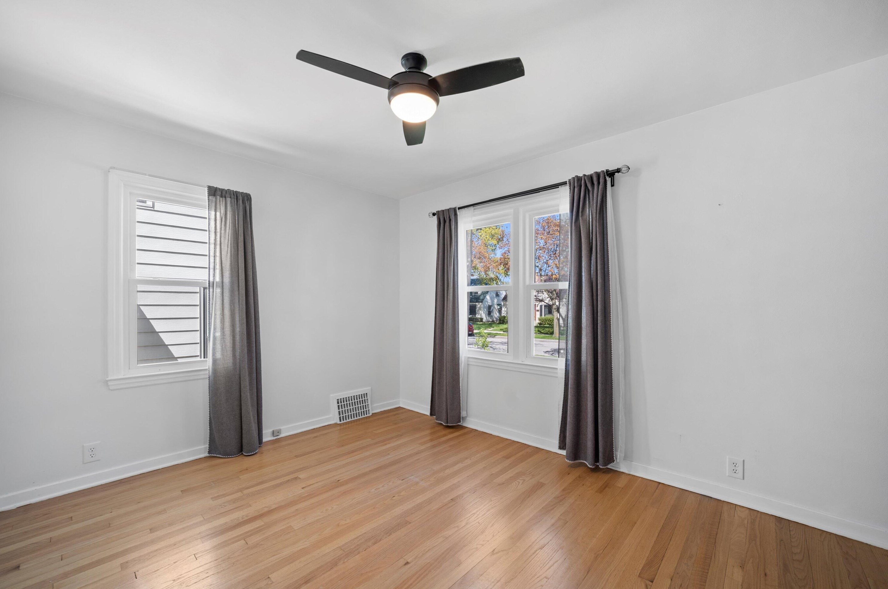 3229 88th St, Milwaukee WI  53222-3603 exterior