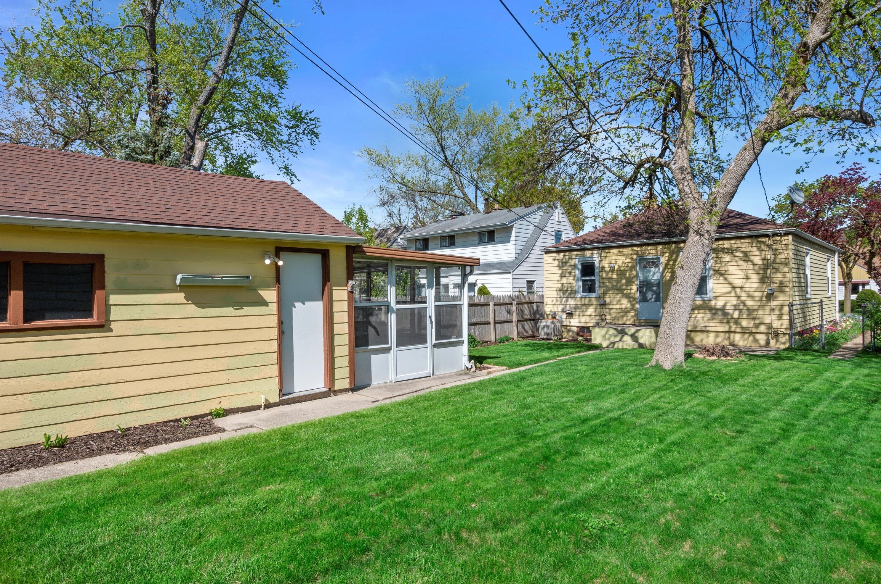 3229 88th St, Milwaukee WI  53222-3603 exterior