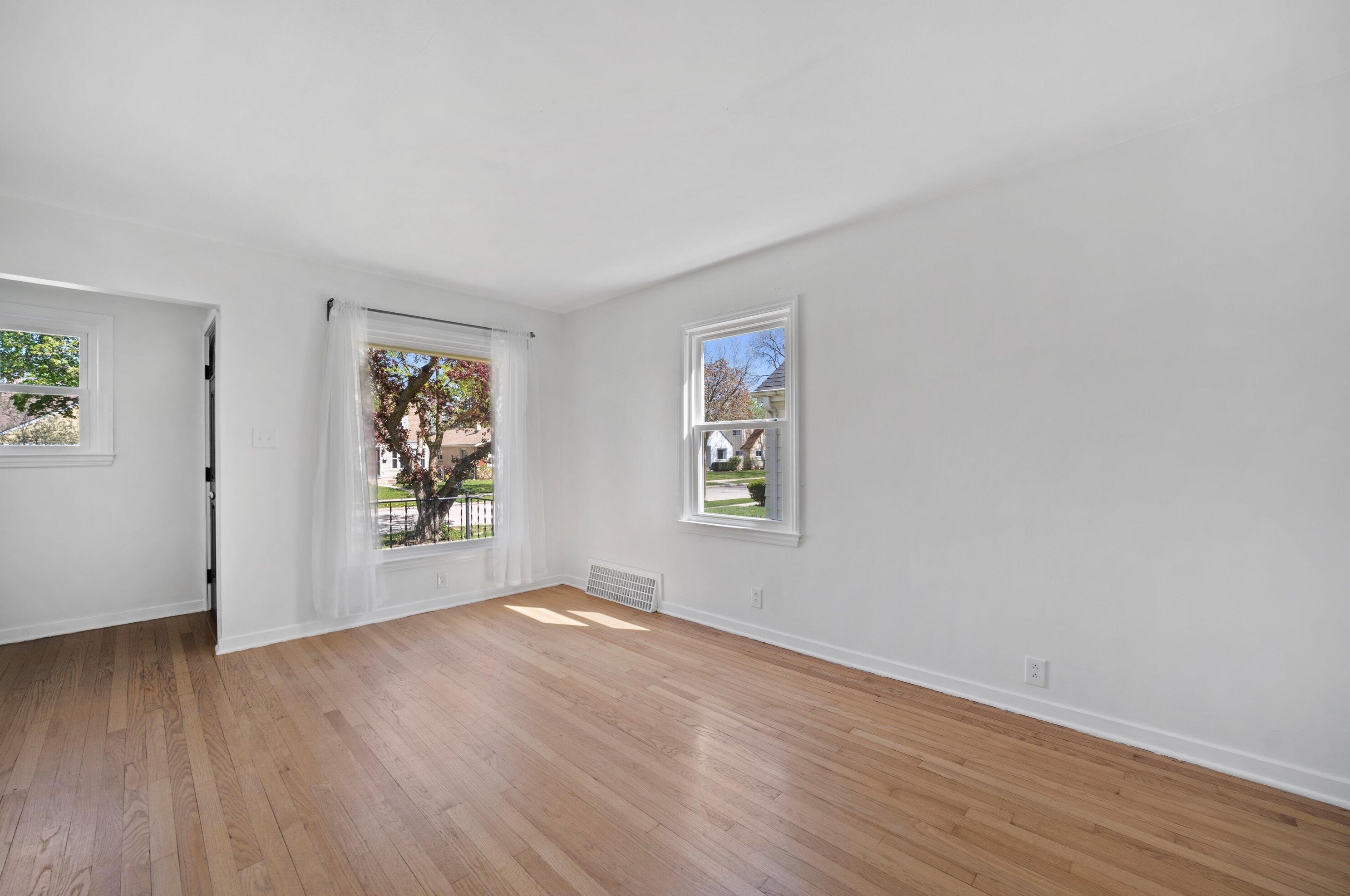 3229 88th St, Milwaukee WI  53222-3603 exterior