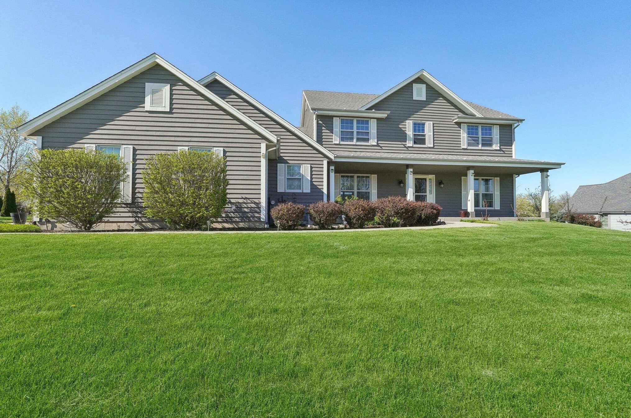 9418 Woods Cir, Milwaukee, WI 53223