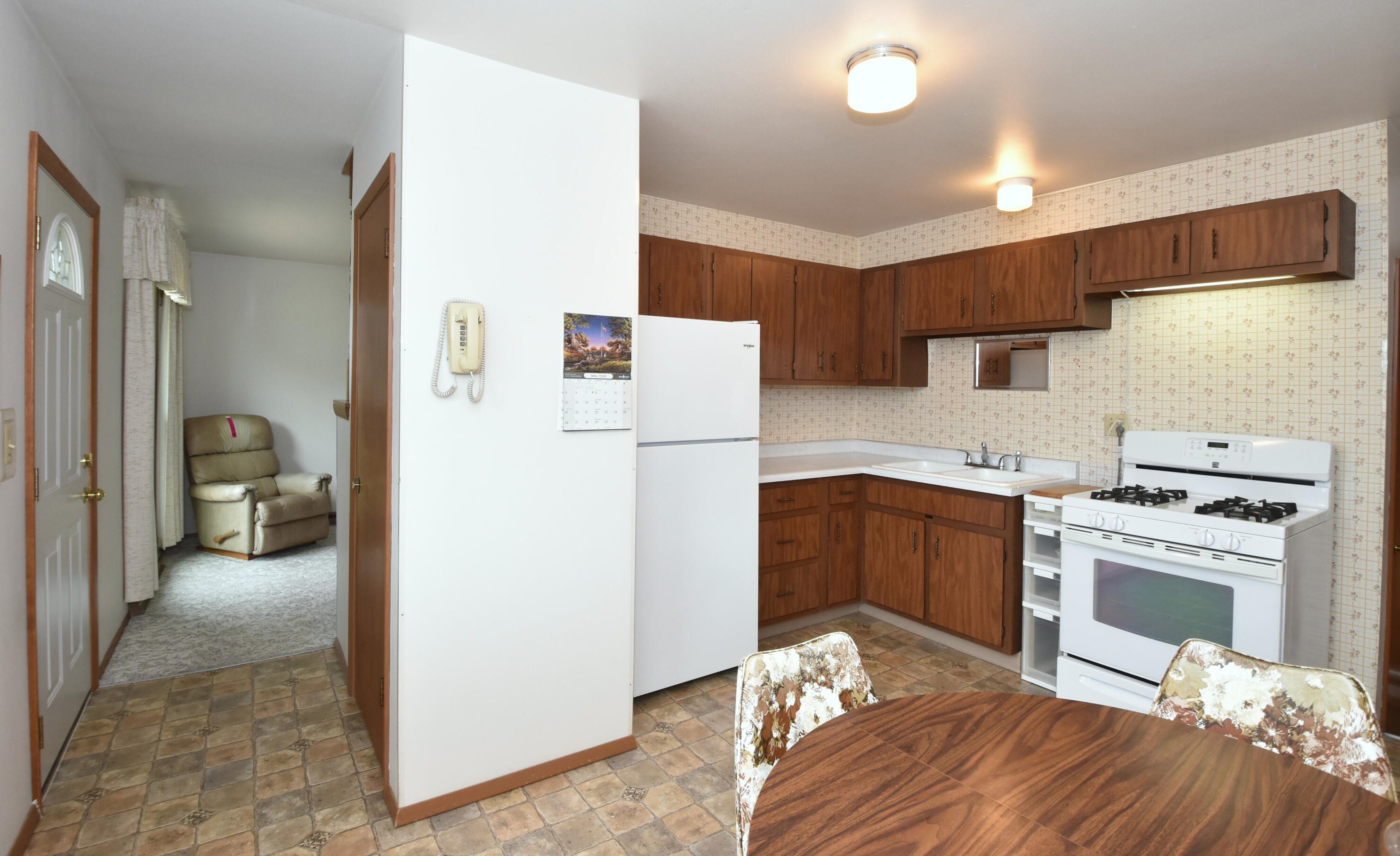 1232 Walton Ave, Racine, WI 53402-4551