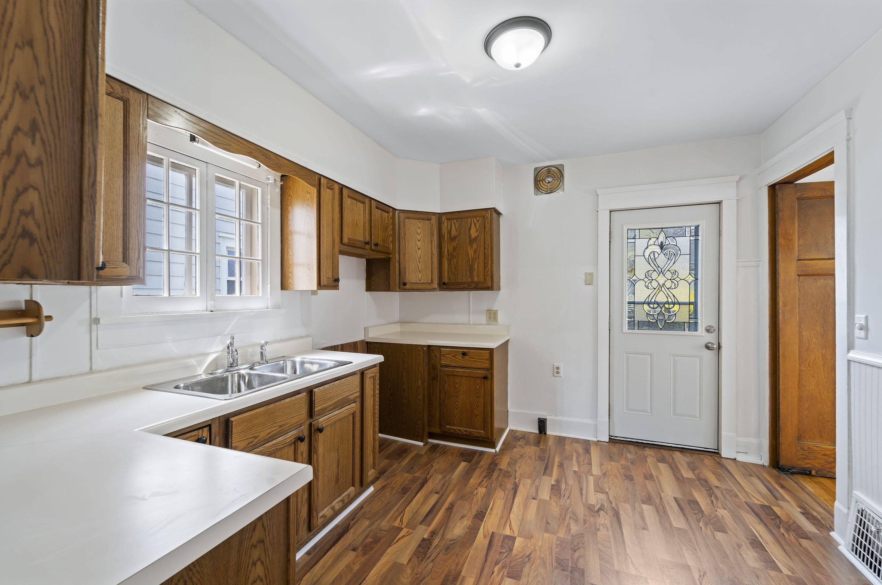 1834 Holmes Ave, Racine WI  53403-2333 exterior