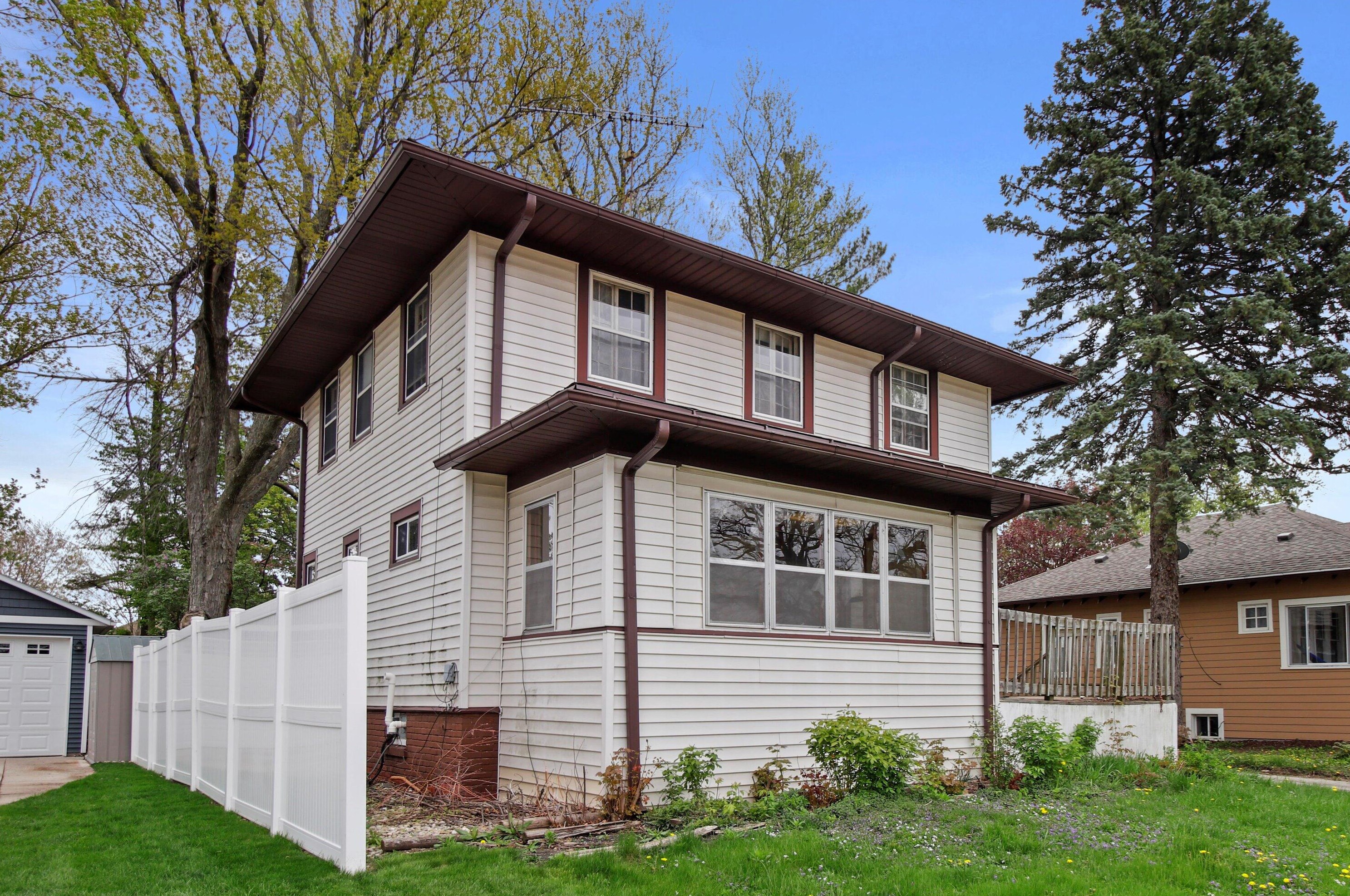 629 N Church St, Elkhorn, WI 53121