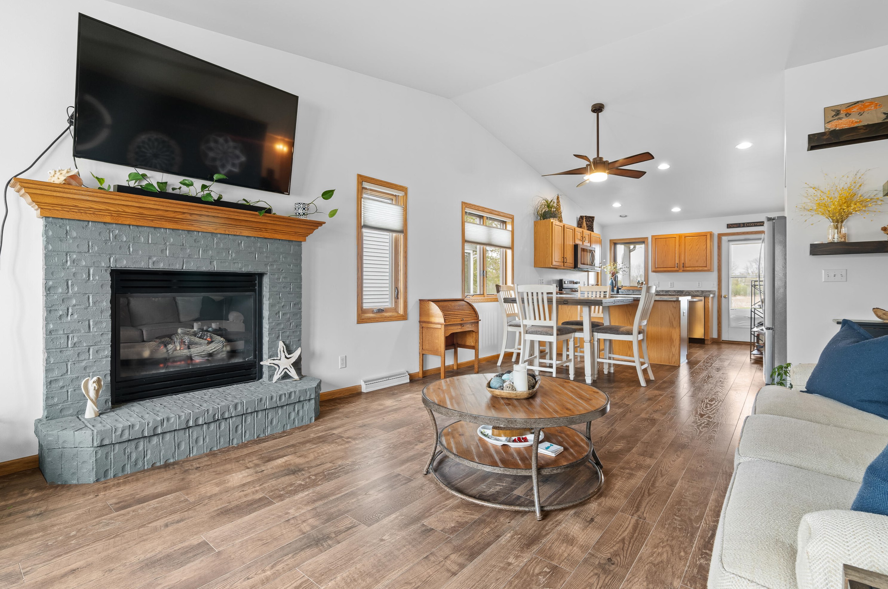 2223 Knuell St, Manitowoc, WI 54220-0906