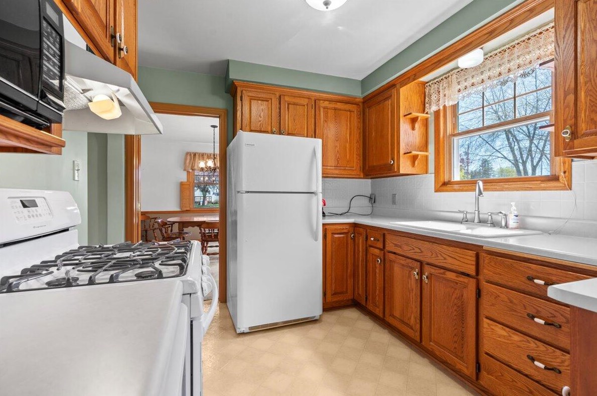 1604 S Wisconsin Dr, Sheboygan, WI 53083