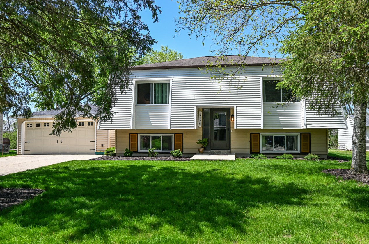 6175 River Trail Dr, Milwaukee WI  53225-1029 exterior
