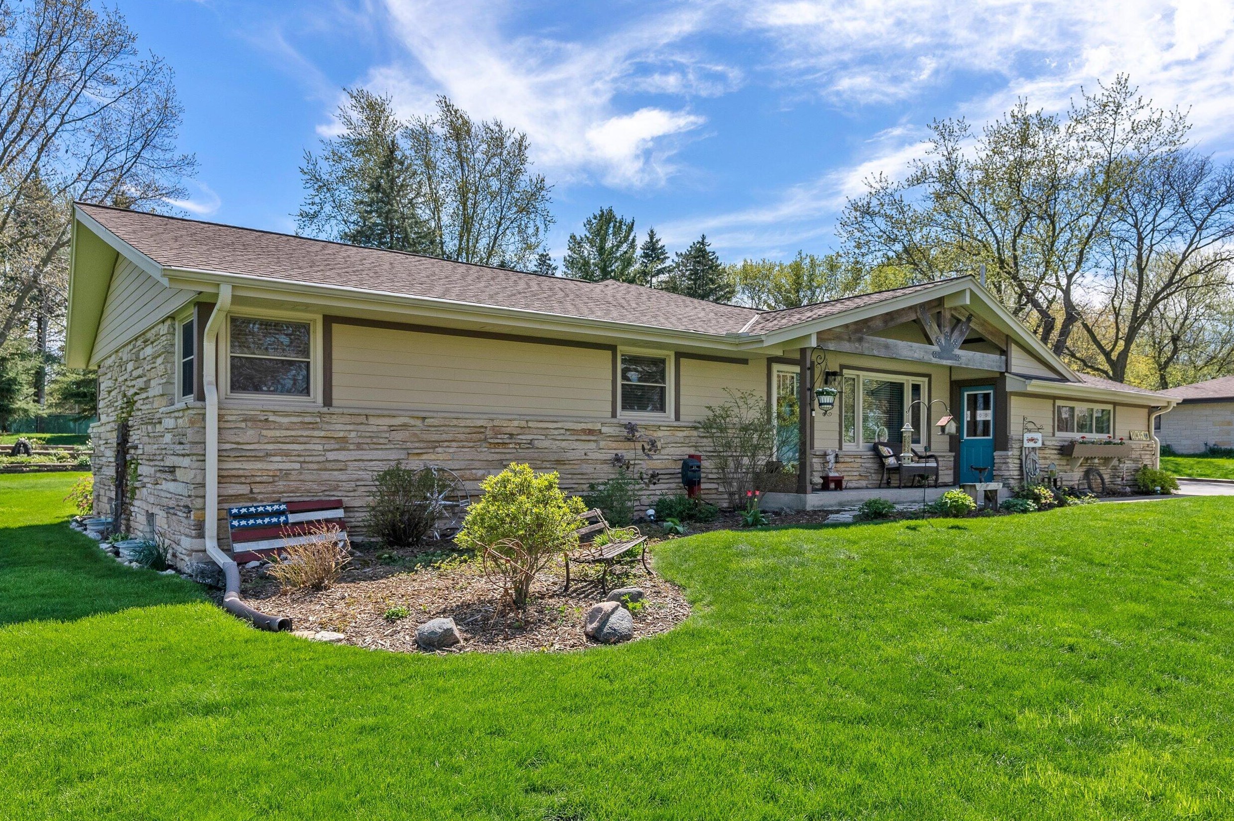 20435 W Forest View Dr, Lannon, WI 53046